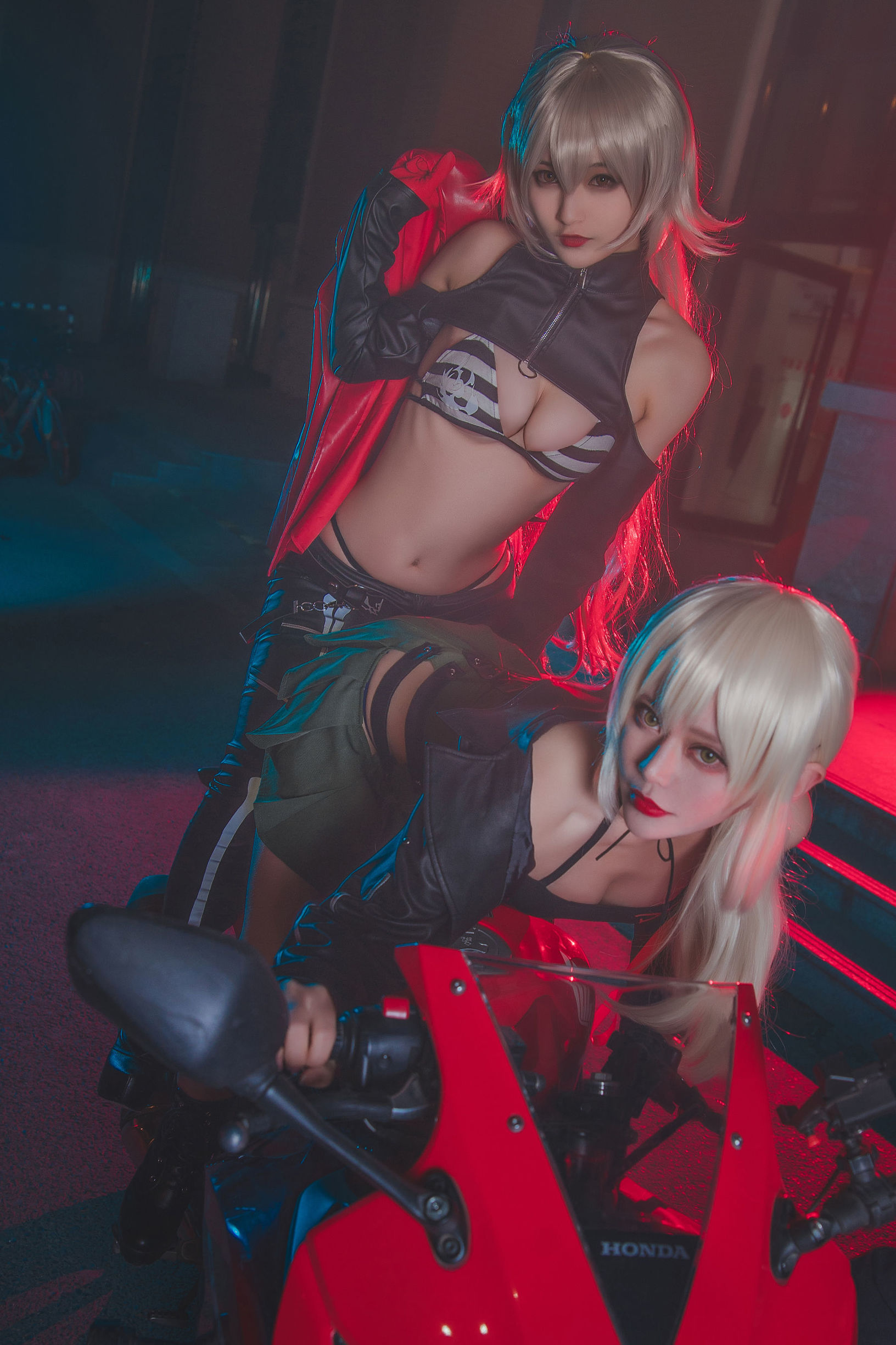 [Cosplay写真] 动漫博主铁板烧鬼舞w - 中山码头黑贞黑呆双人