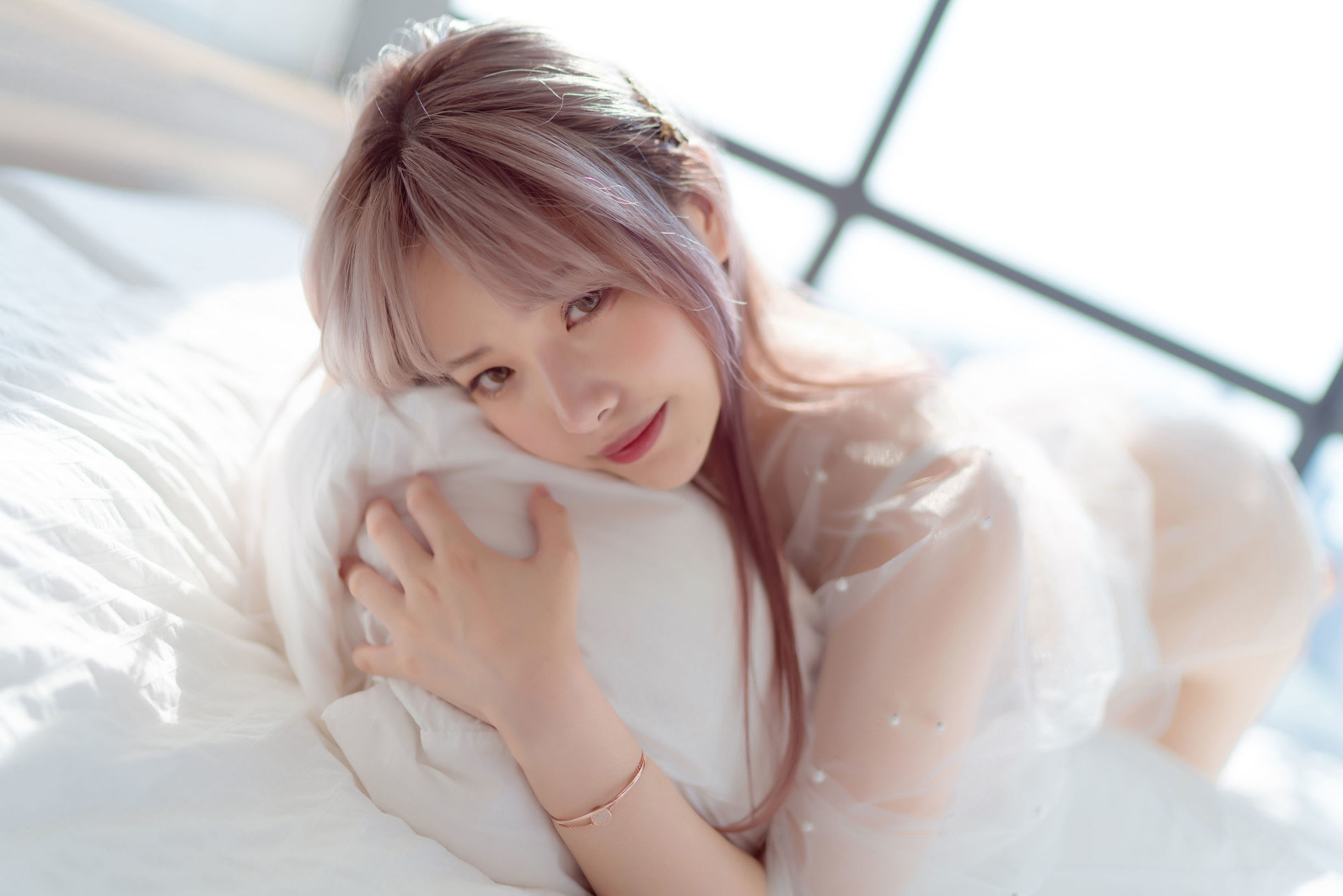 Cosplay Photos] Anime Blogger Wen Mei - White Cutout