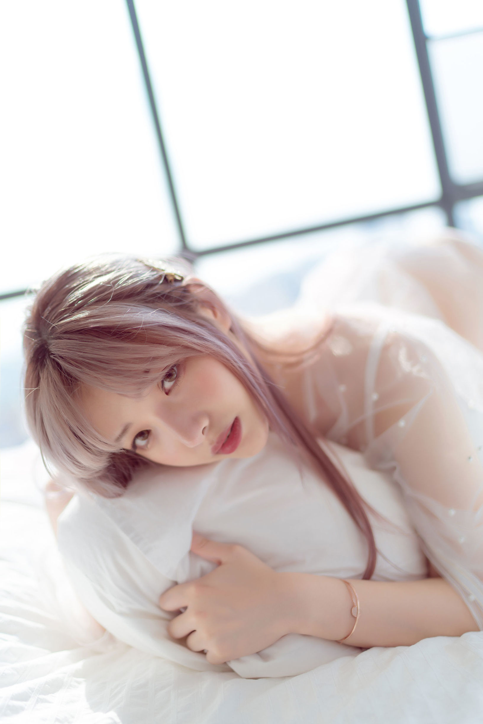 Cosplay Photos] Anime Blogger Wen Mei - White Cutout