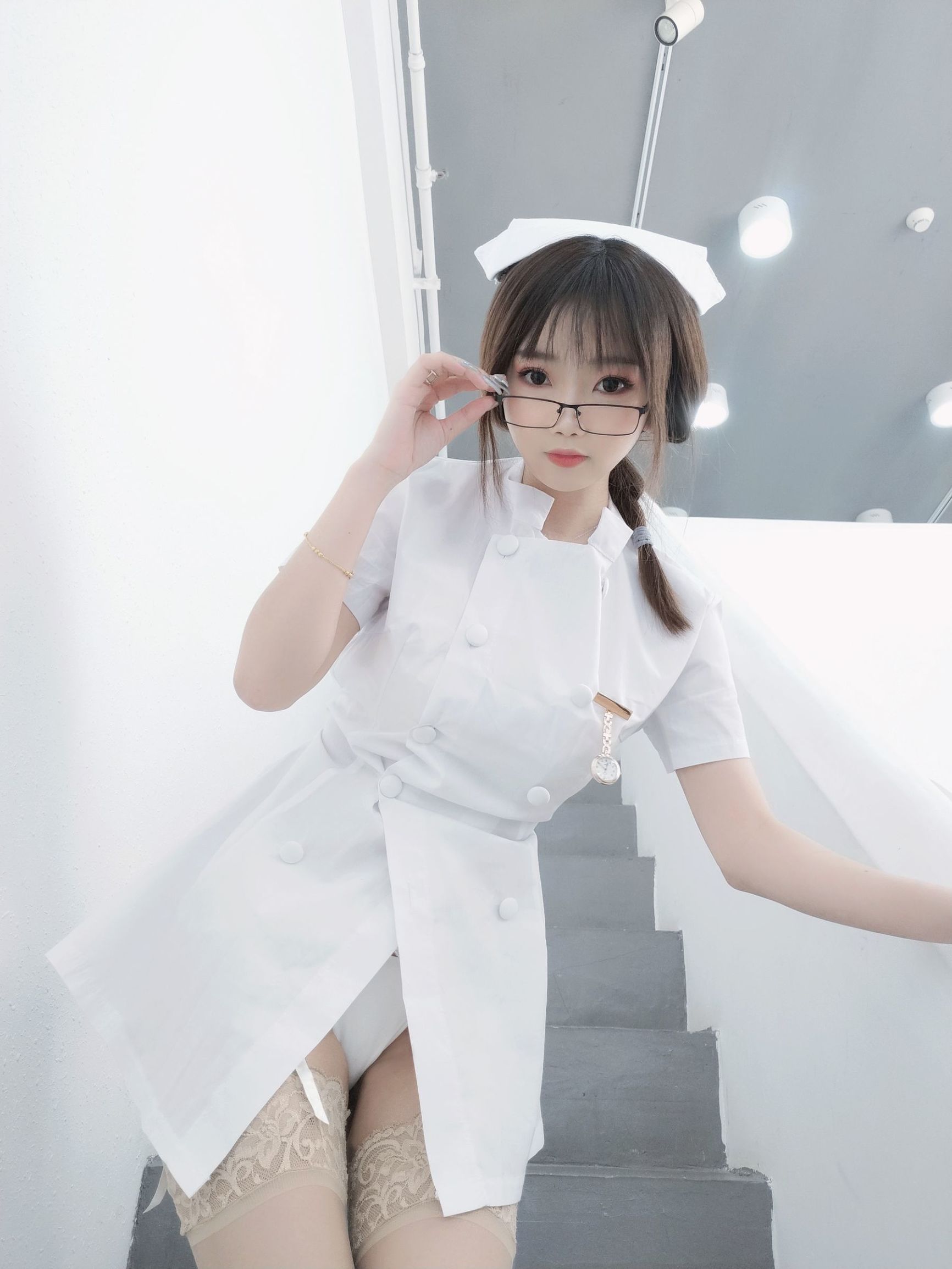Cosplay Ảnh] Gái xinh da trắng mịn Guichu Yao - Nữ y tá ngốc