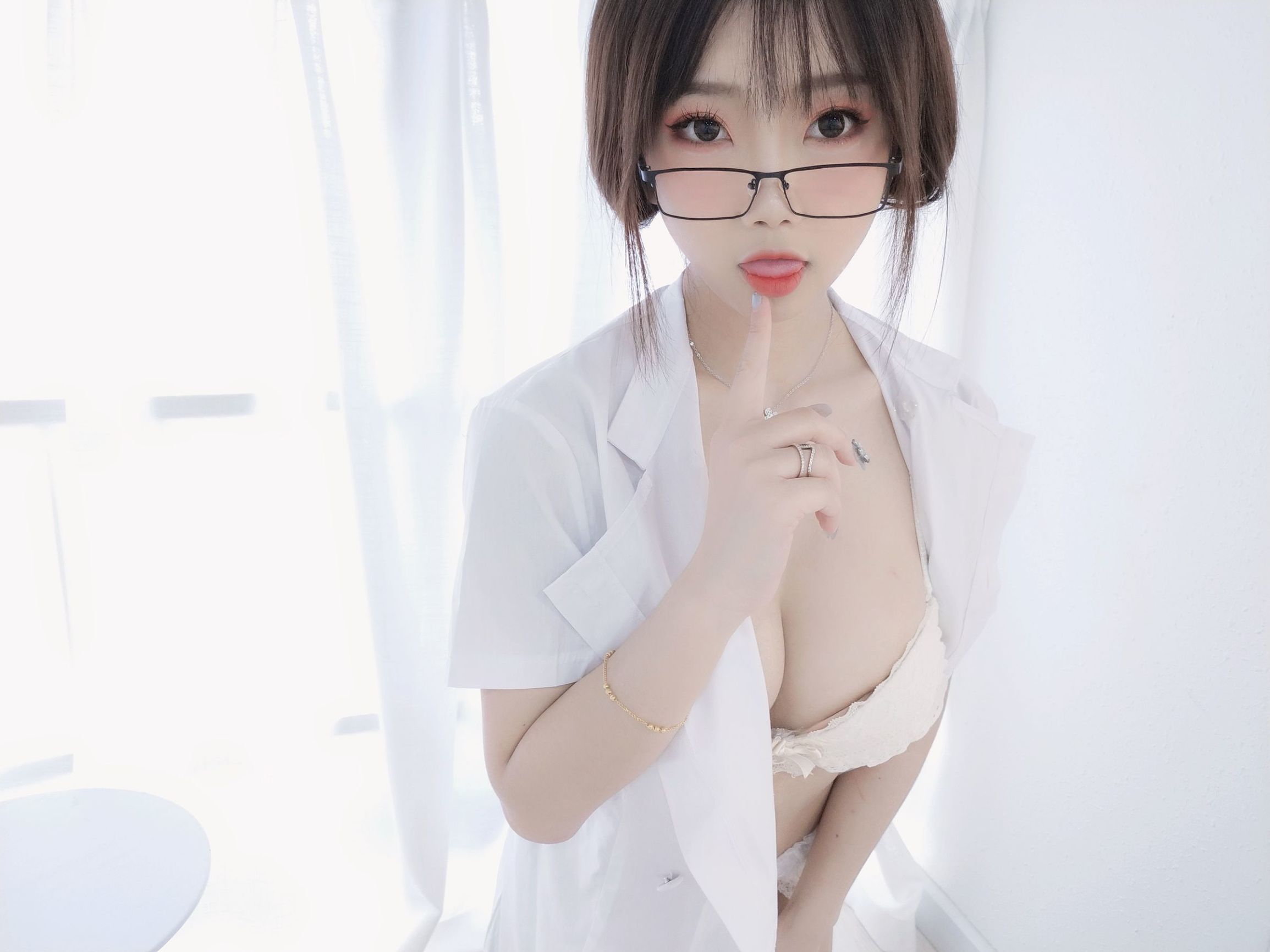 Cosplay Ảnh] Gái xinh da trắng mịn Guichu Yao - Nữ y tá ngốc