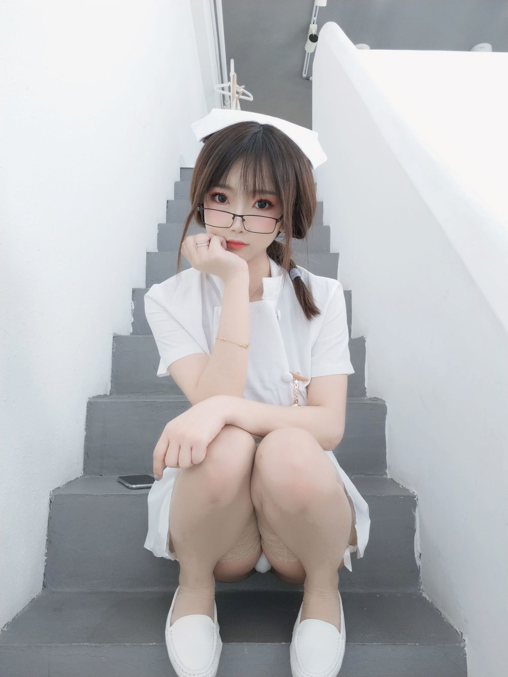 Cosplay Ảnh] Gái xinh da trắng mịn Guichu Yao - Nữ y tá ngốc