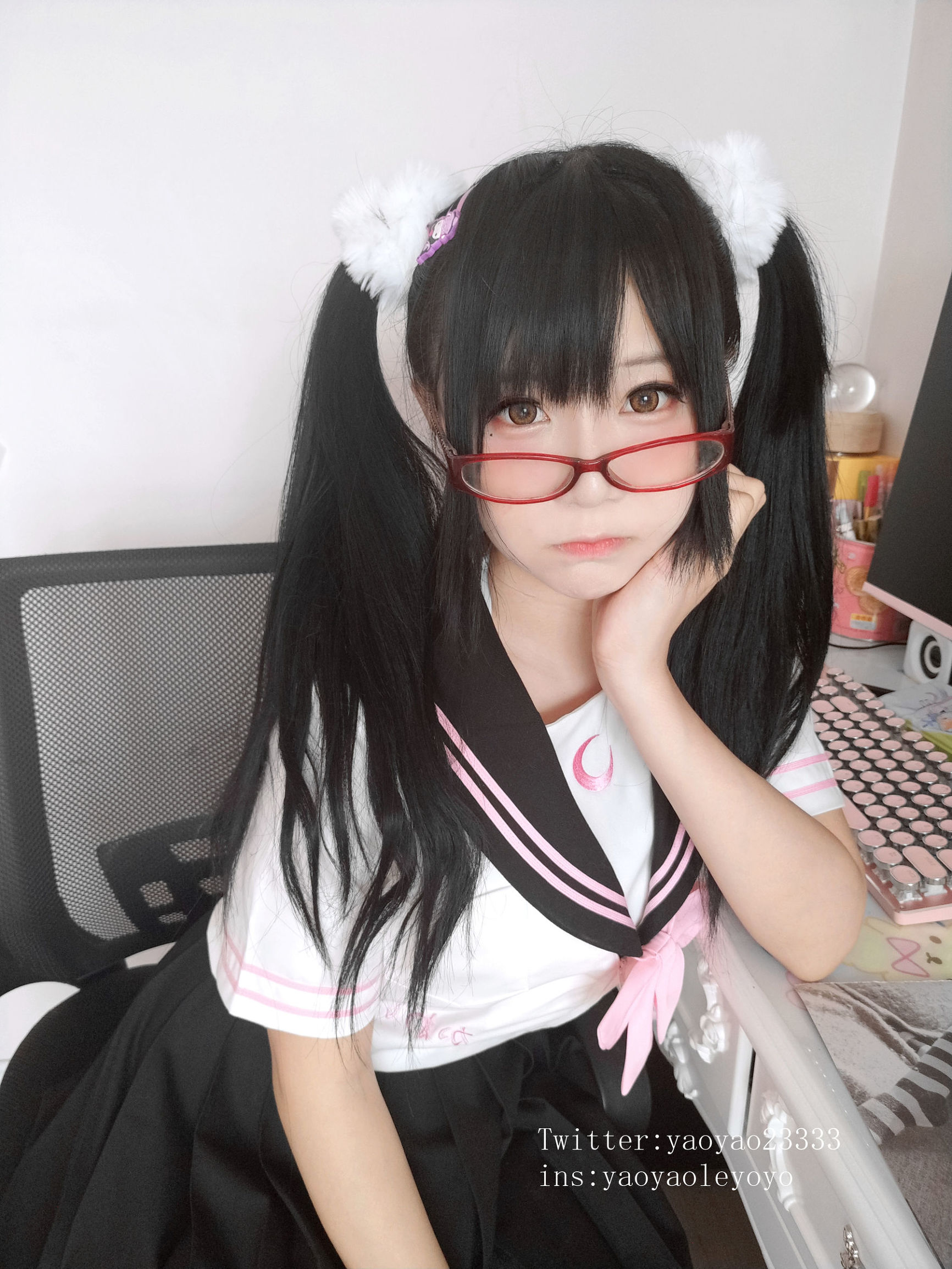 Cosplay Photos] Cute Girl Coser Yao Yao Le Yoyo - Black Stockings Little Devil