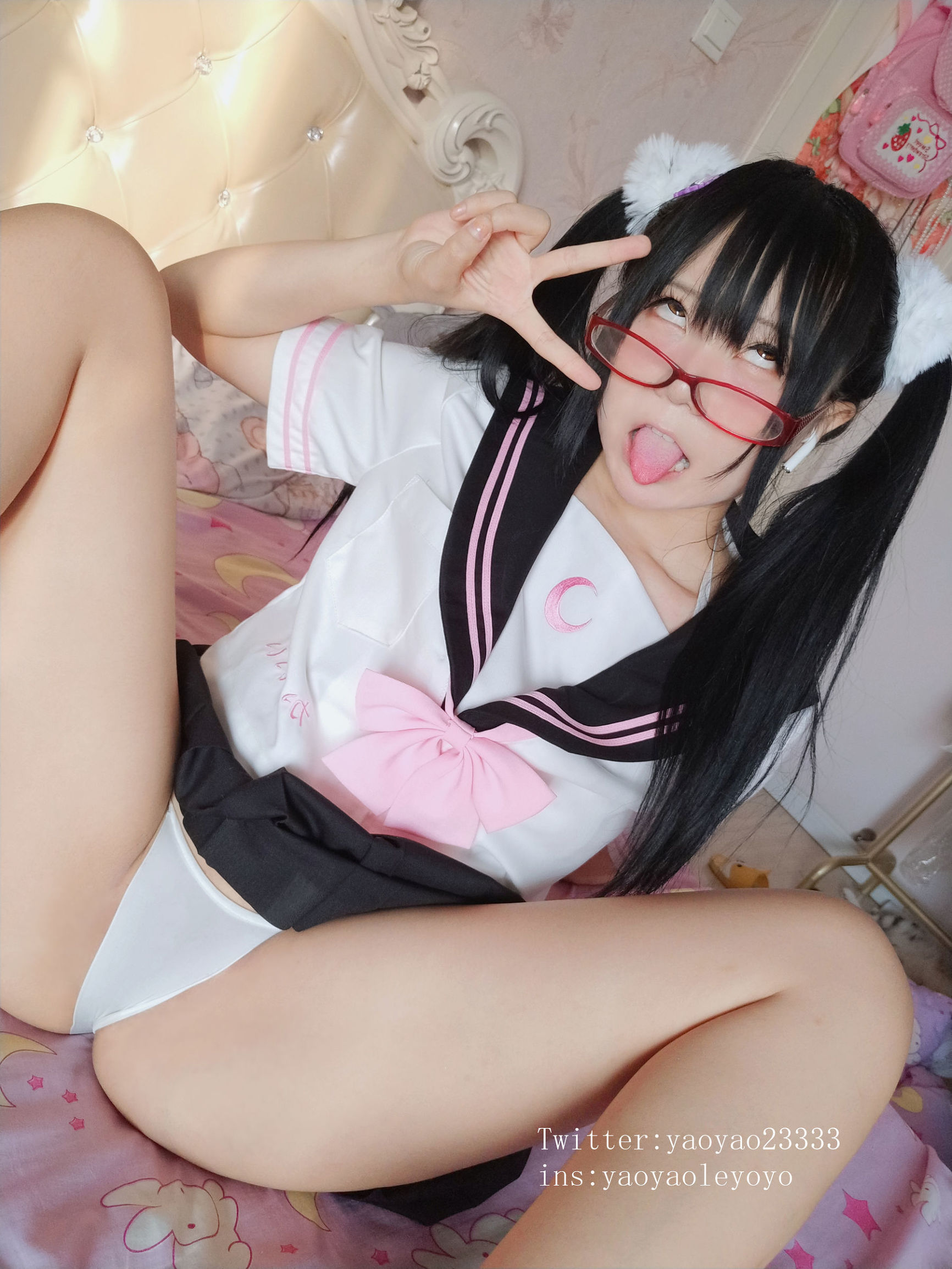 Cosplay Photos] Cute Girl Coser Yao Yao Le Yoyo - Black Stockings Little Devil