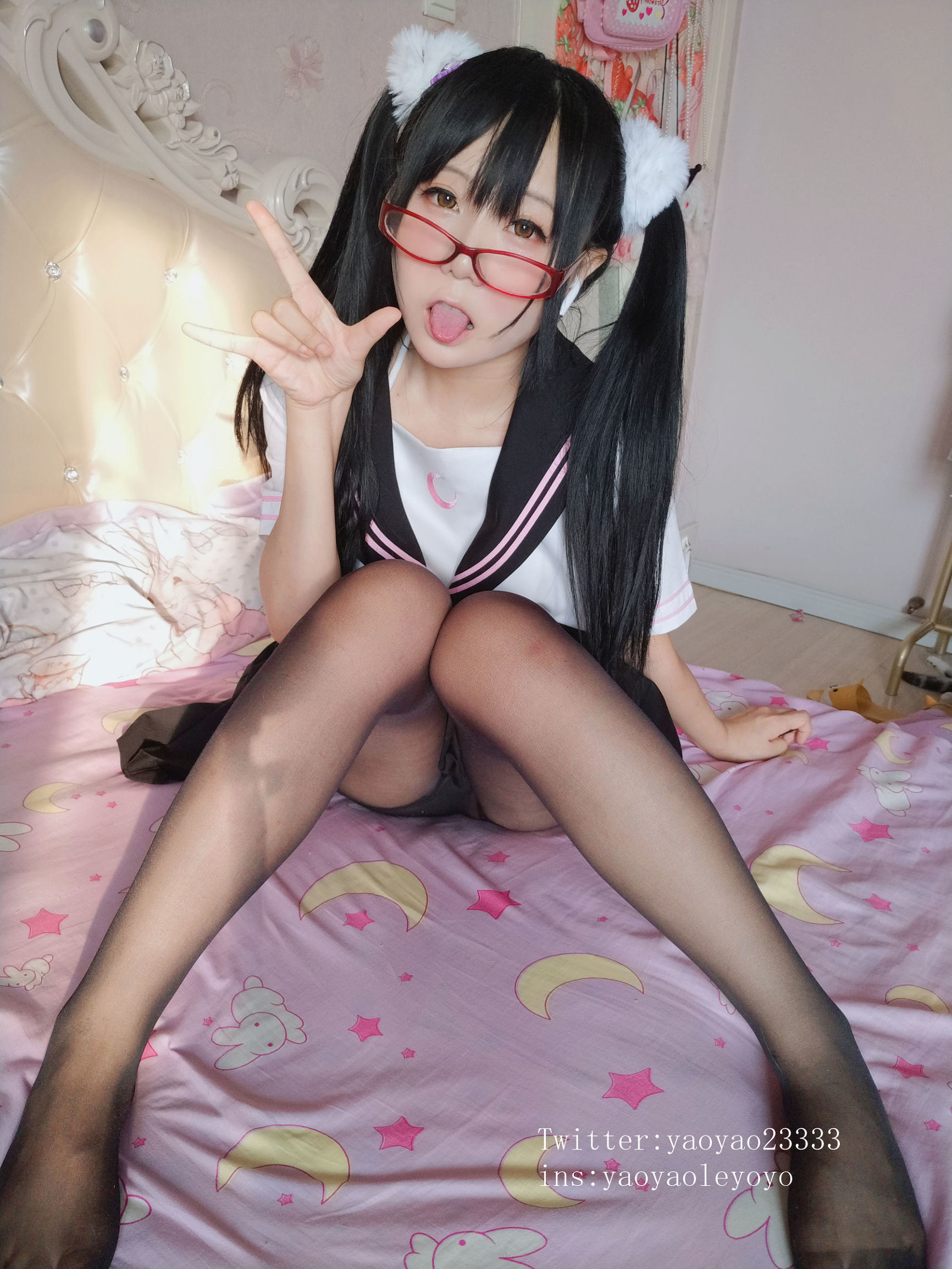 Cosplay Photos] Cute Girl Coser Yao Yao Le Yoyo - Black Stockings Little Devil