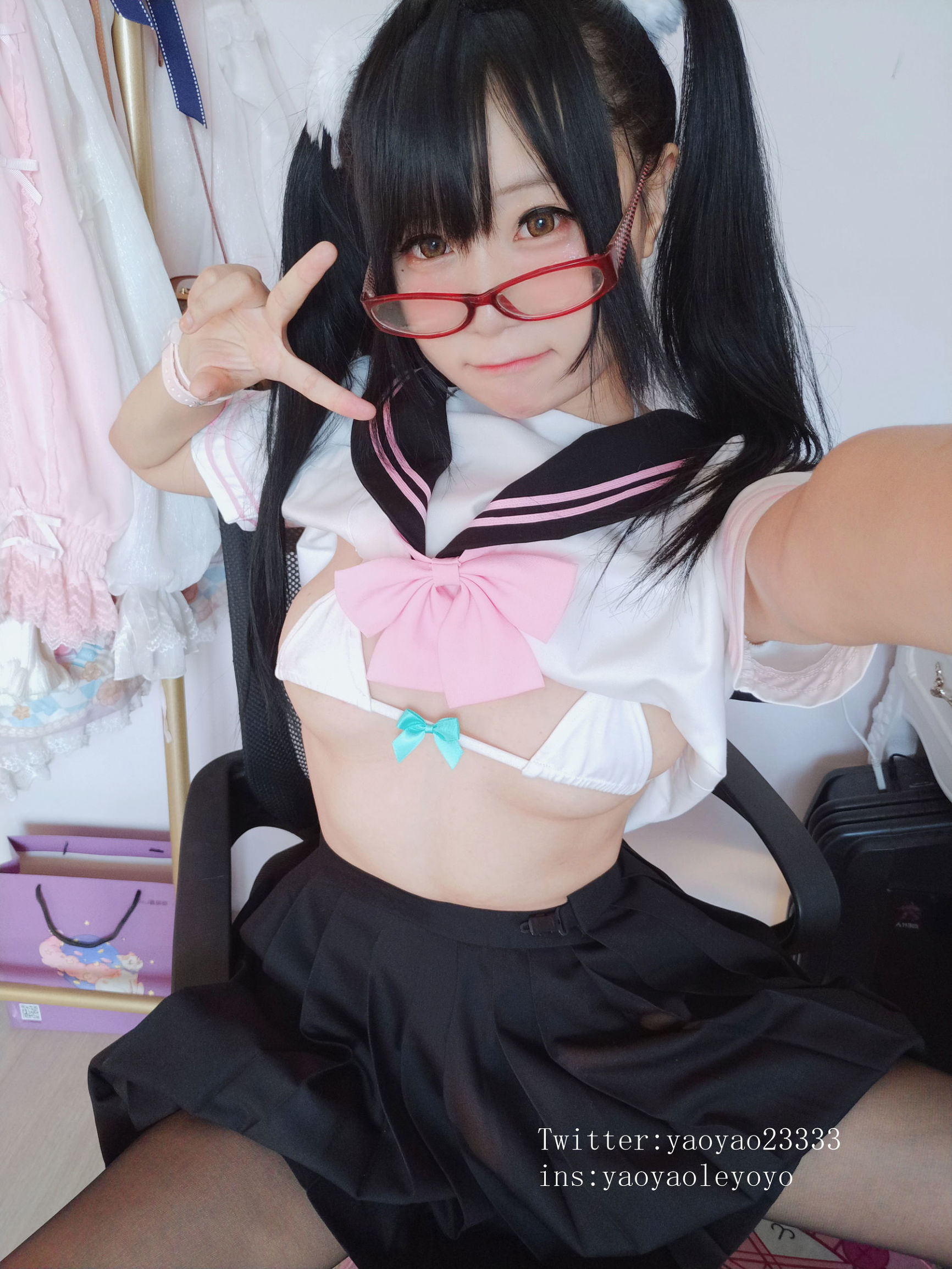 Cosplay Photos] Cute Girl Coser Yao Yao Le Yoyo - Black Stockings Little Devil