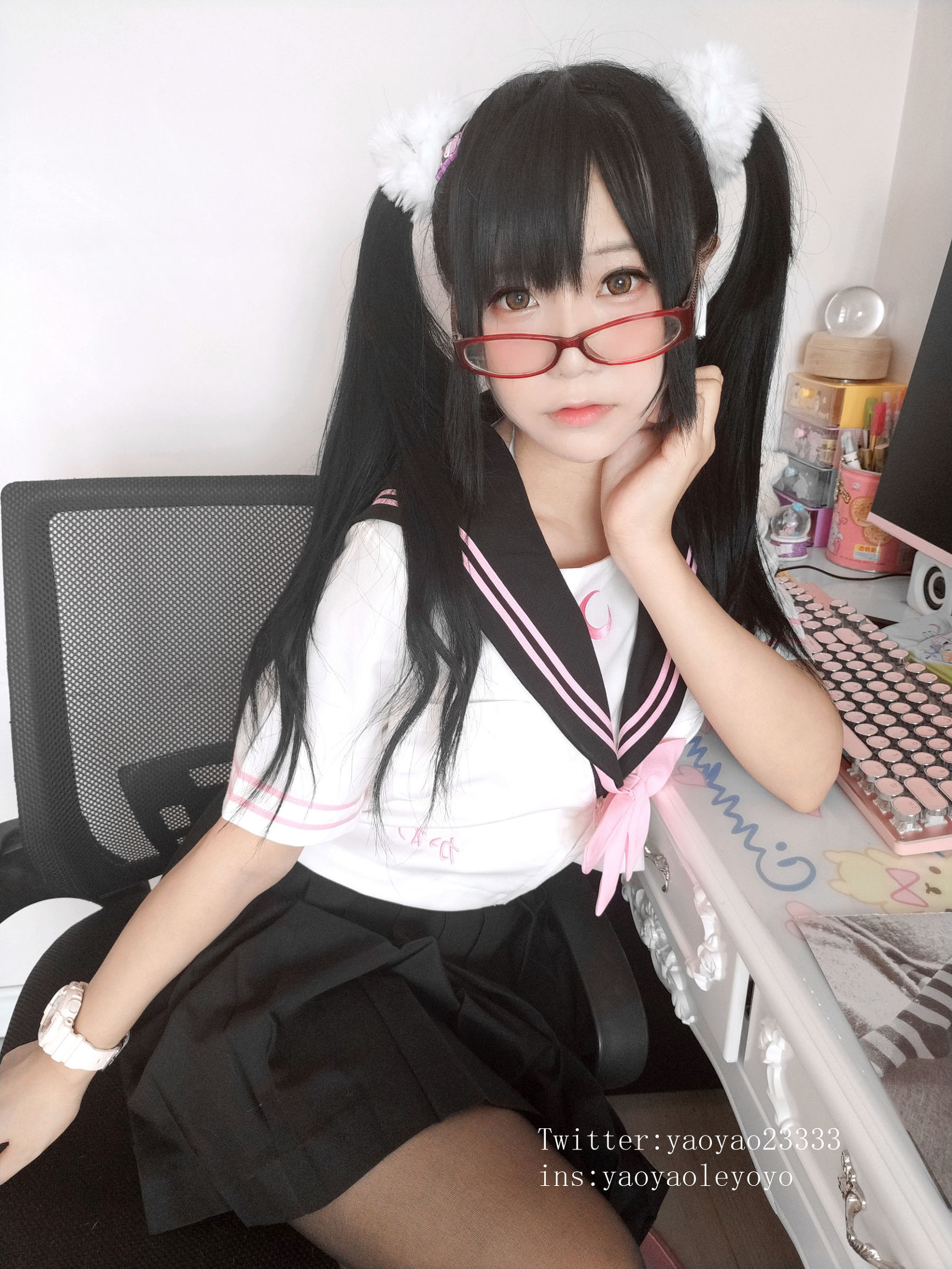 Cosplay Photos] Cute Girl Coser Yao Yao Le Yoyo - Black Stockings Little Devil