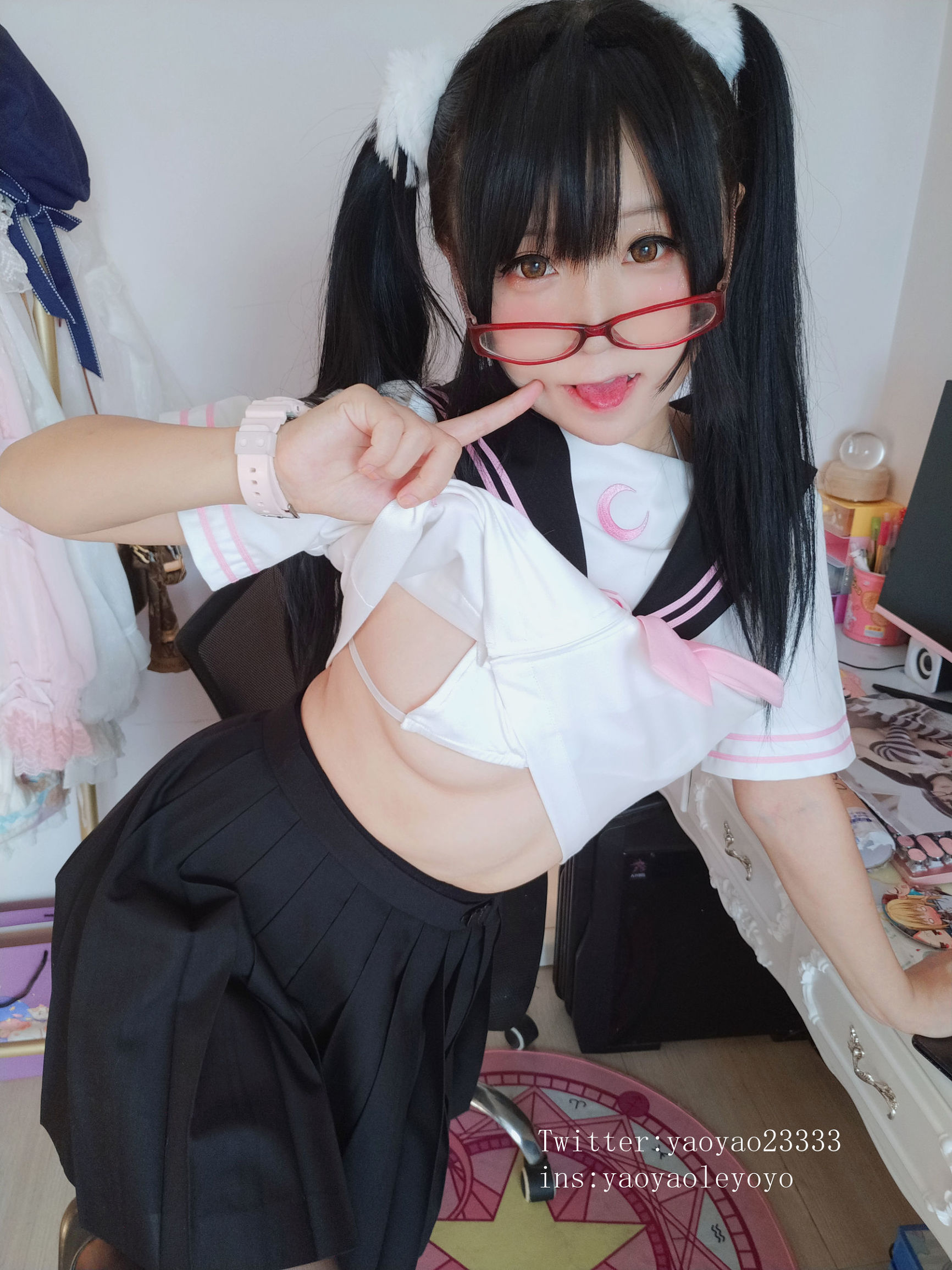 Cosplay Photos] Cute Girl Coser Yao Yao Le Yoyo - Black Stockings Little Devil