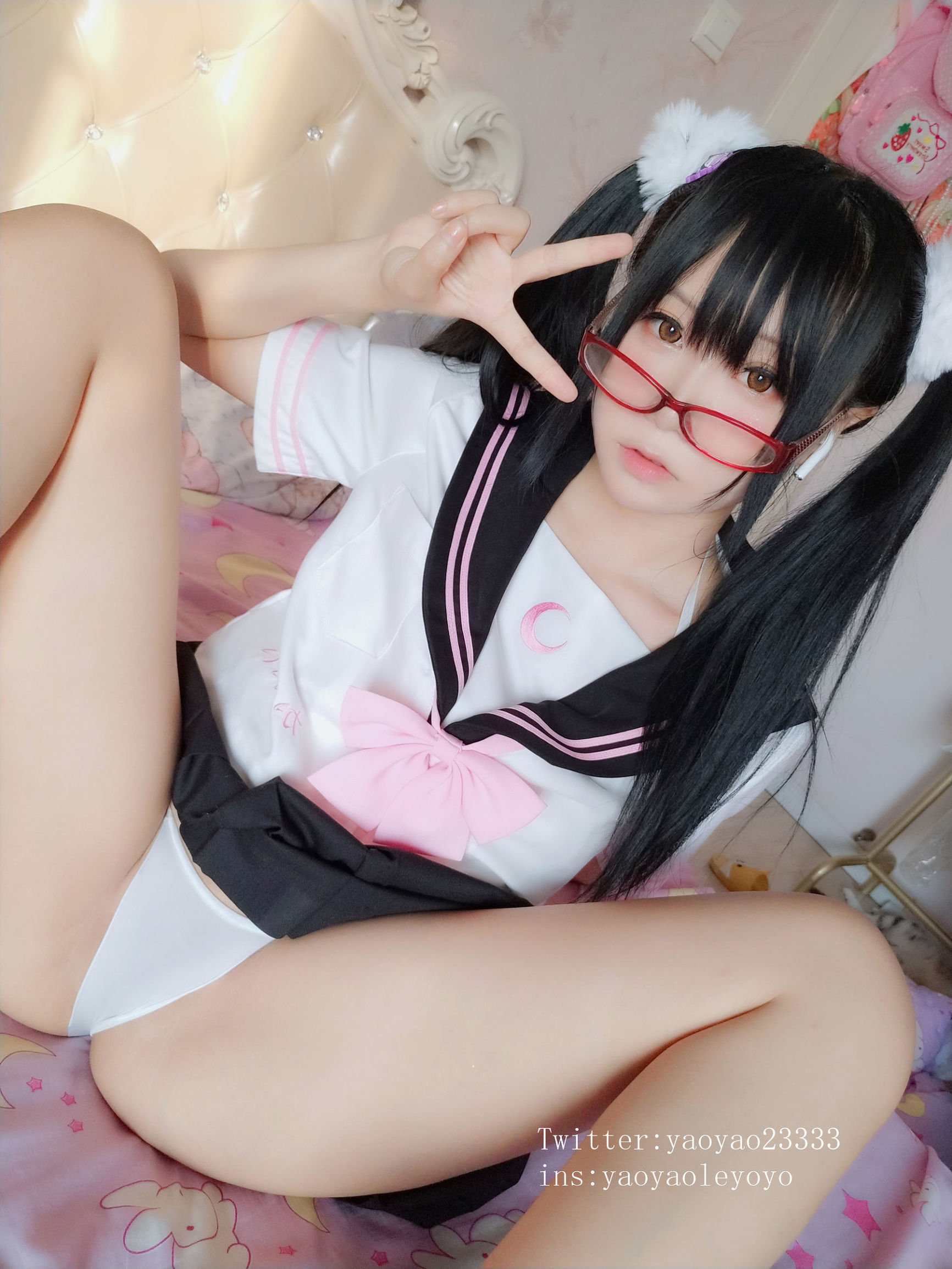 Cosplay Photos] Cute Girl Coser Yao Yao Le Yoyo - Black Stockings Little Devil