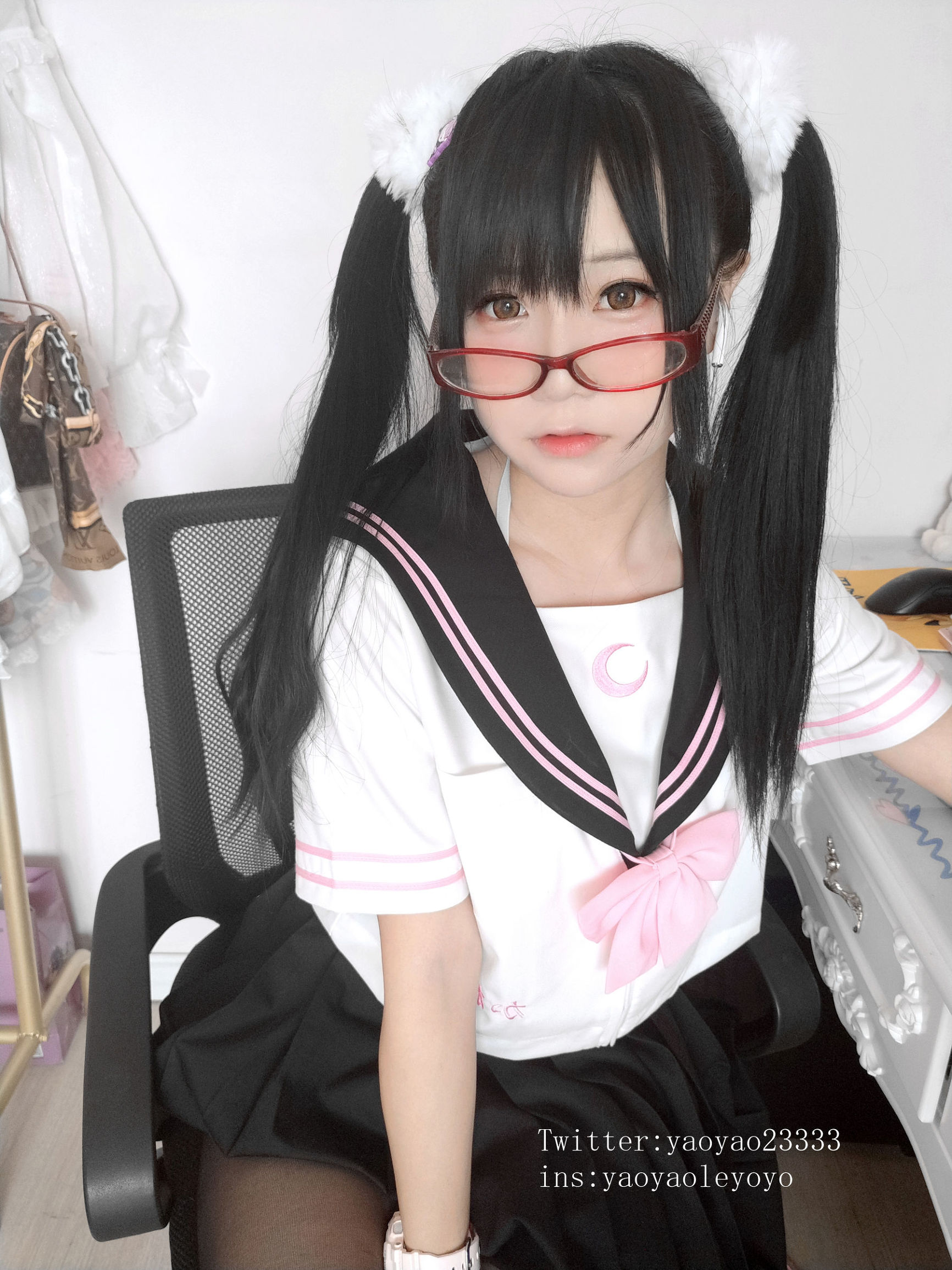 Cosplay Photos] Cute Girl Coser Yao Yao Le Yoyo - Black Stockings Little Devil