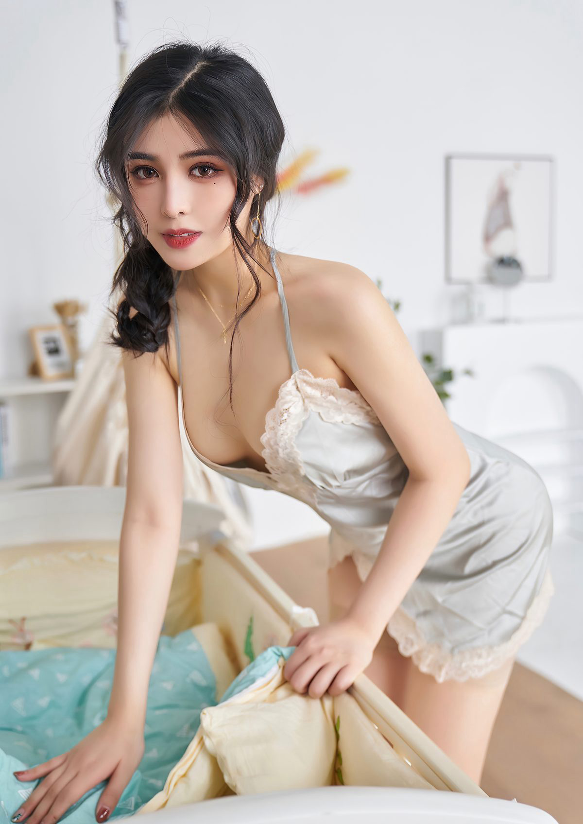 韓靜安2021性感美少婦高跟肉絲襪玉臀性感姿勢