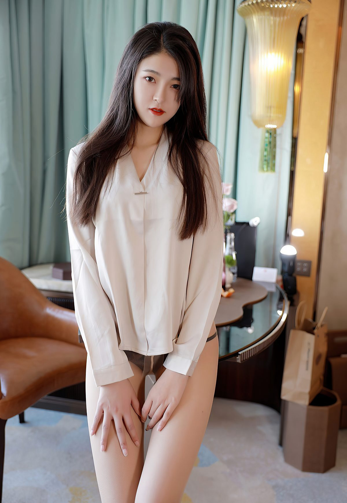 Laura 수유통 제복 비서 육색 스타킹 아름다운 다리 섹시한 짧은 치마 사무실 유혹