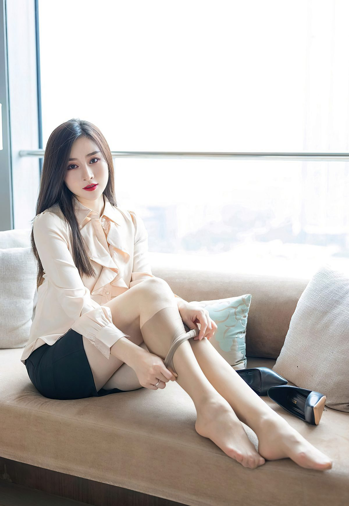 Ai Mi She beautiful mature woman Vanessa sexy stockings jade feet high heels sexy beautiful buttocks seductive poses