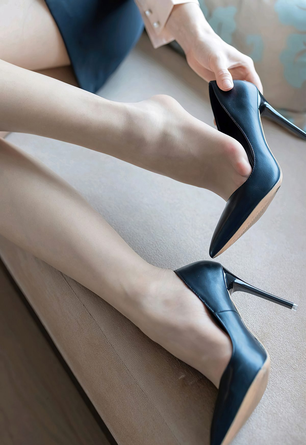 愛蜜社美少婦Vanessa性感肉絲玉足高跟性感美臀誘惑姿勢