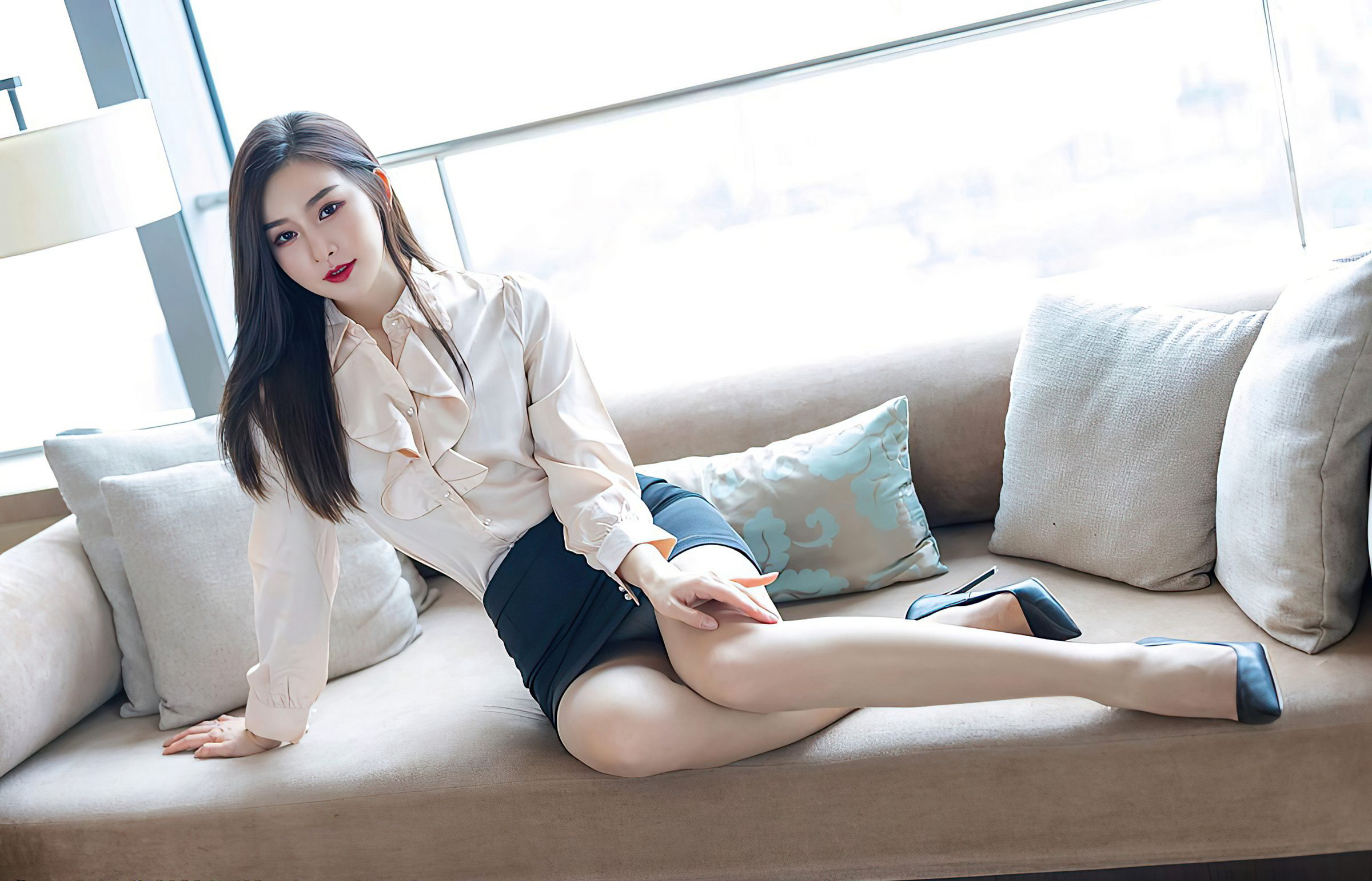 愛蜜社美少婦Vanessa性感肉絲玉足高跟性感美臀誘惑姿勢