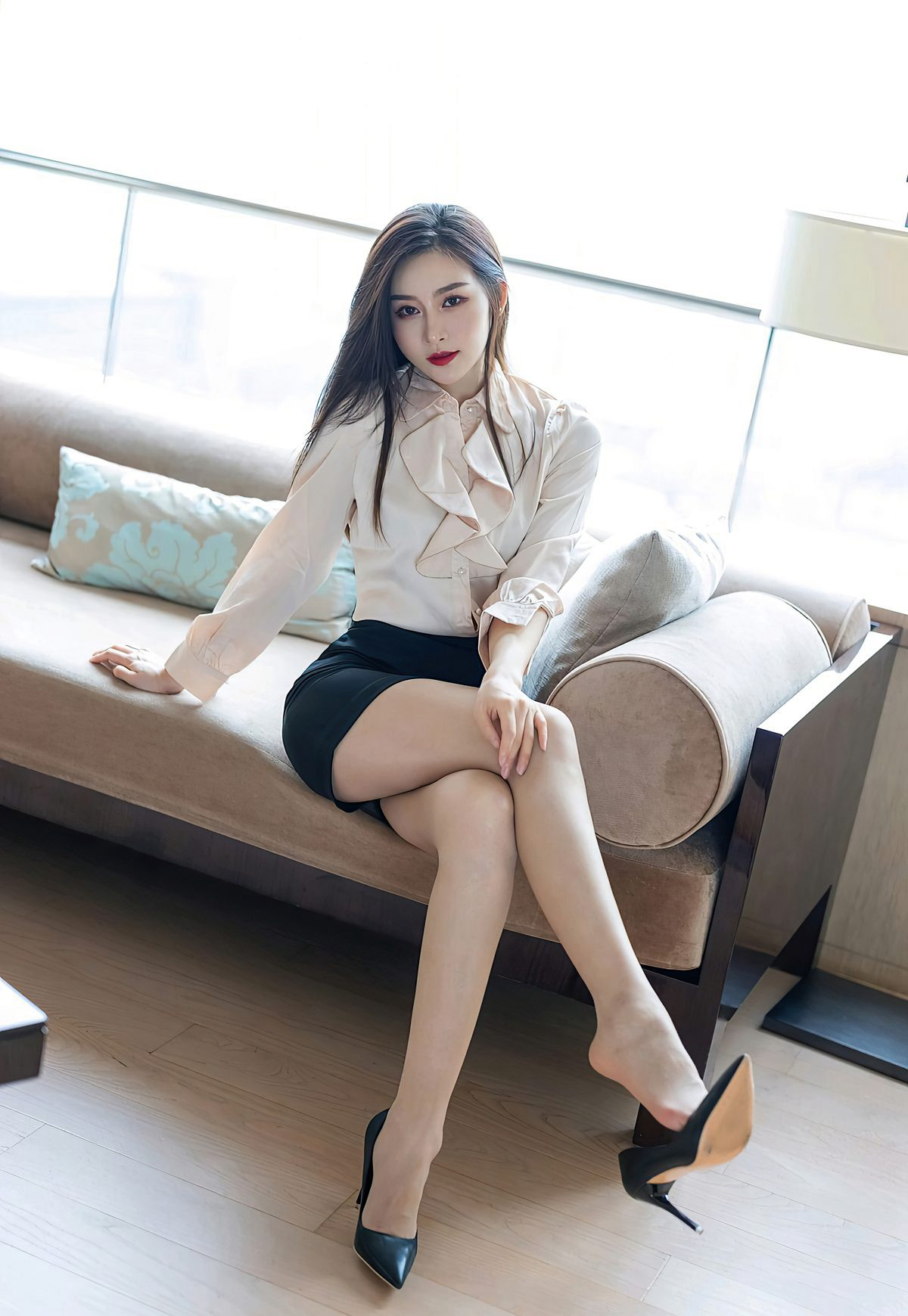 愛蜜社美少婦Vanessa性感肉絲玉足高跟性感美臀誘惑姿勢