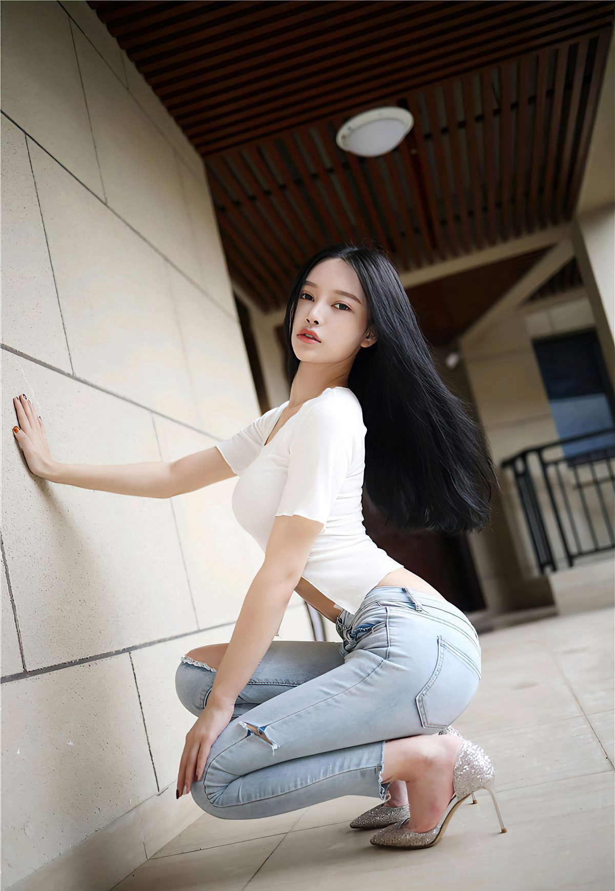 Đường Kỳ Nhi 2021 - Bộ ảnh gợi cảm quần jeans ôm sát, mông vểnh chổng lên quyến rũ