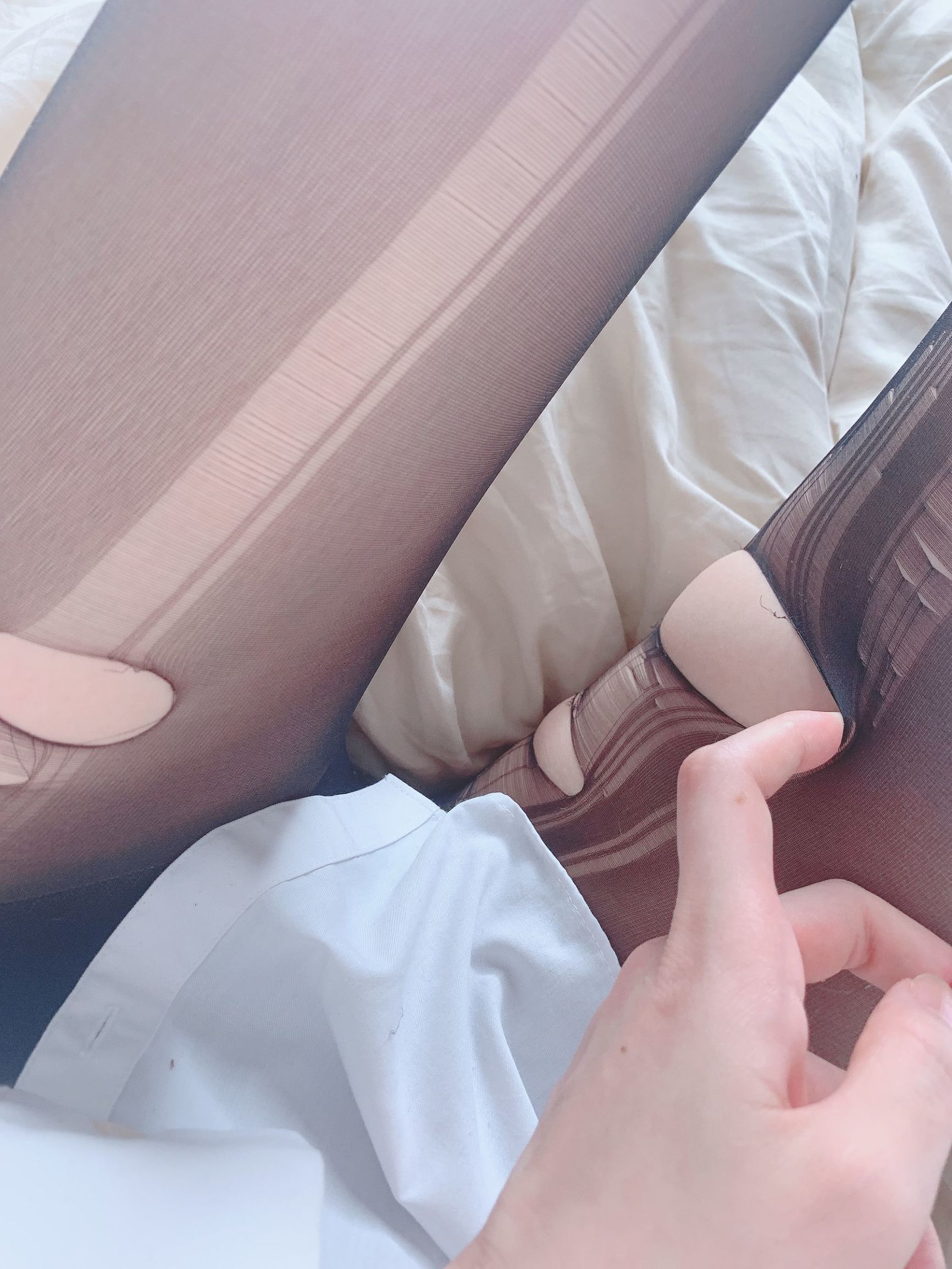왕홍 COSER] 일본 스위트 COSER 켄켄 [Fantia] 2020.05 스타킹(찢어진 ver.)