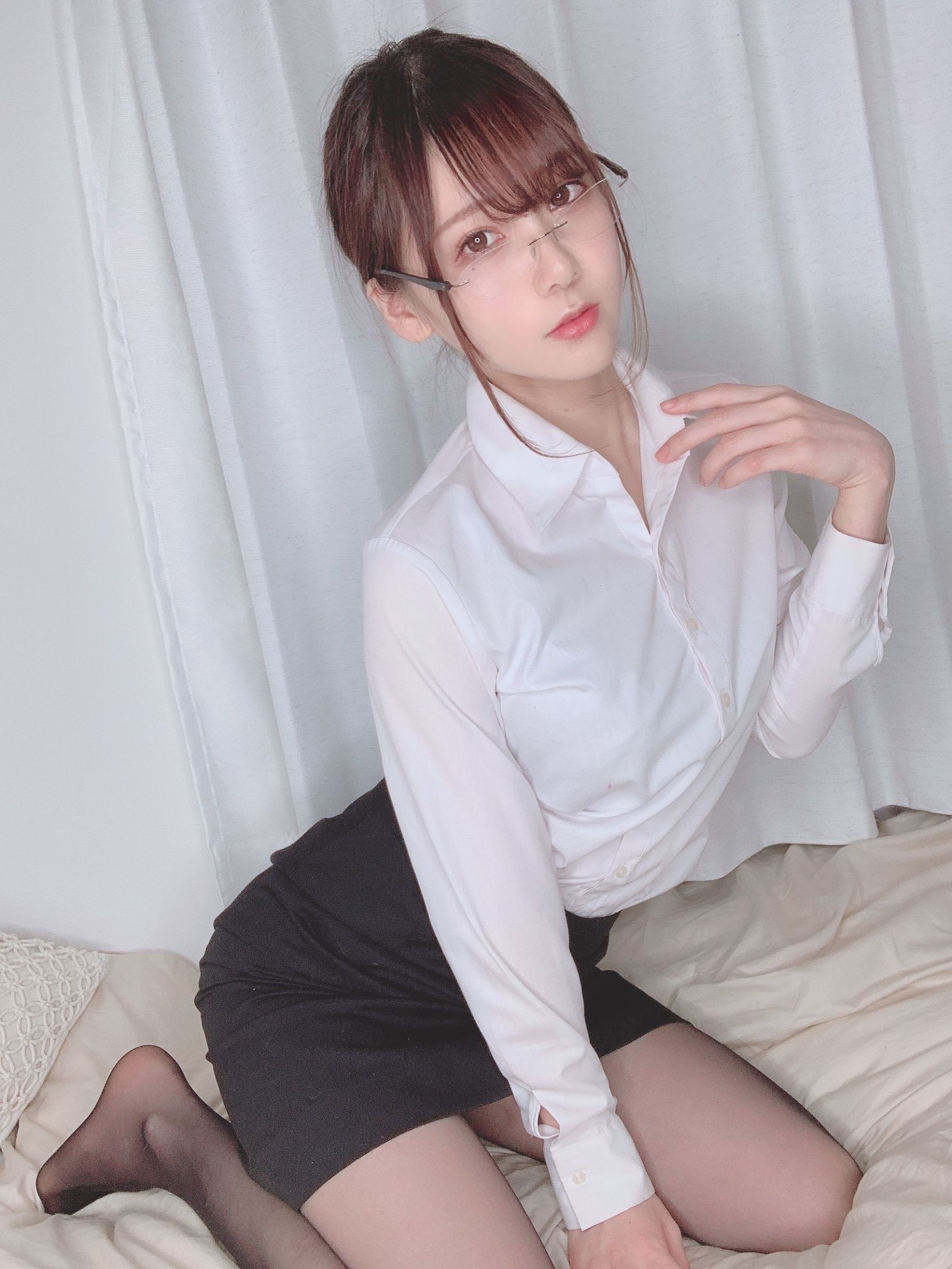 [网红COSER] 日本甜美COSERけんけん[fantia] 2020.05 ストッキング(破いたver.)
