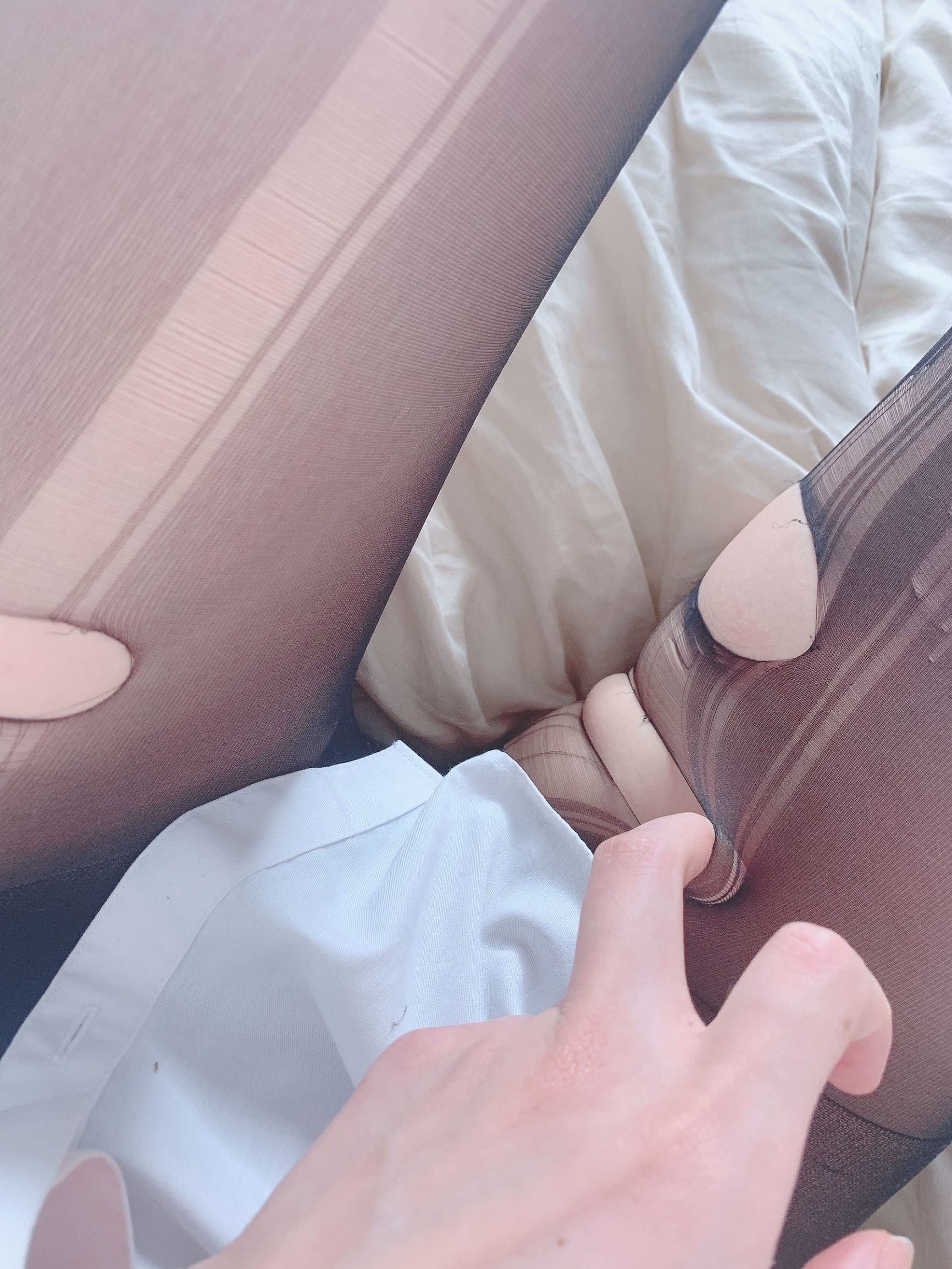 왕홍 COSER] 일본 스위트 COSER 켄켄 [Fantia] 2020.05 스타킹(찢어진 ver.)