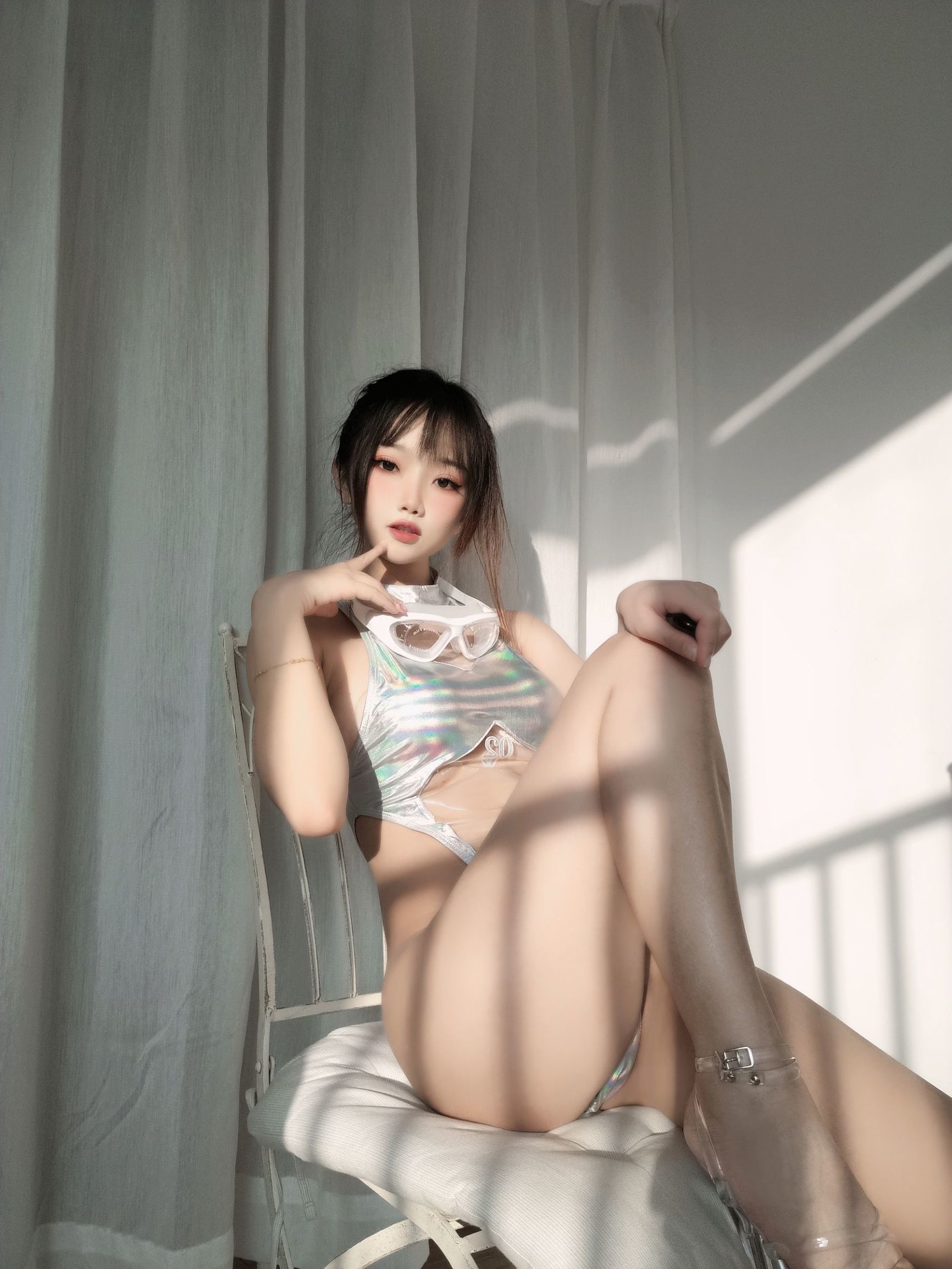 ネット紅 COSER] 白くて柔らかい美少女 鬼畜ヤオ - レーザー競泳