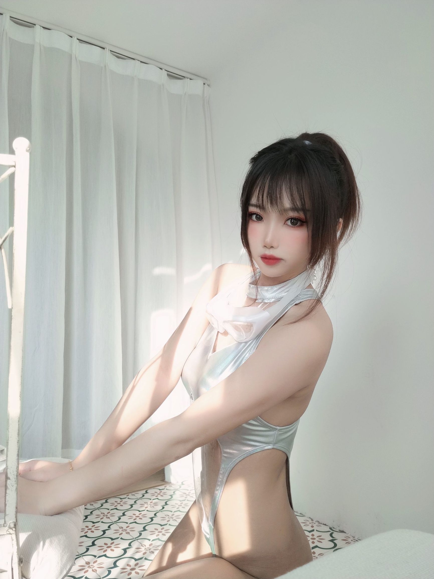 ネット紅 COSER] 白くて柔らかい美少女 鬼畜ヤオ - レーザー競泳