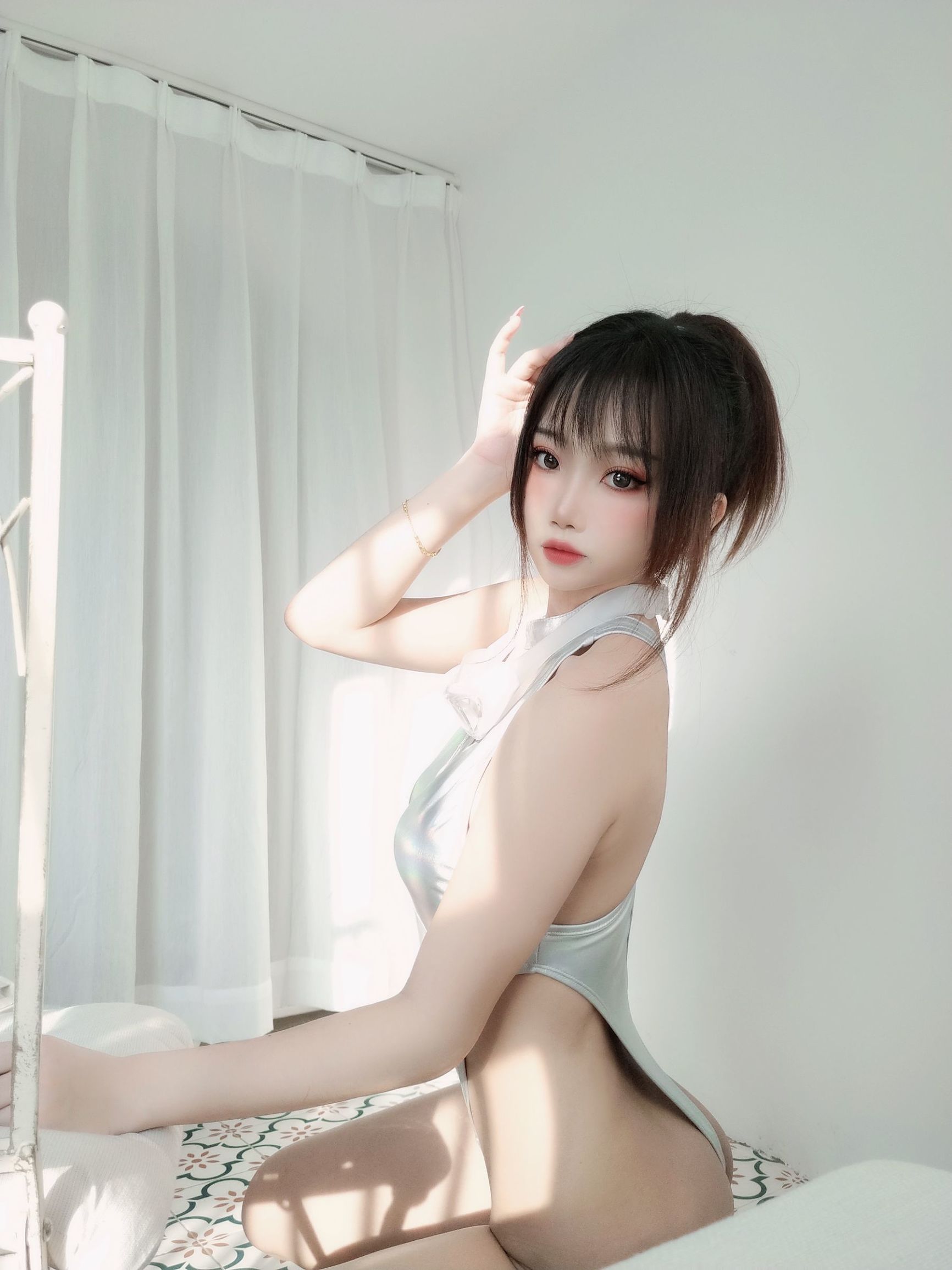 ネット紅 COSER] 白くて柔らかい美少女 鬼畜ヤオ - レーザー競泳