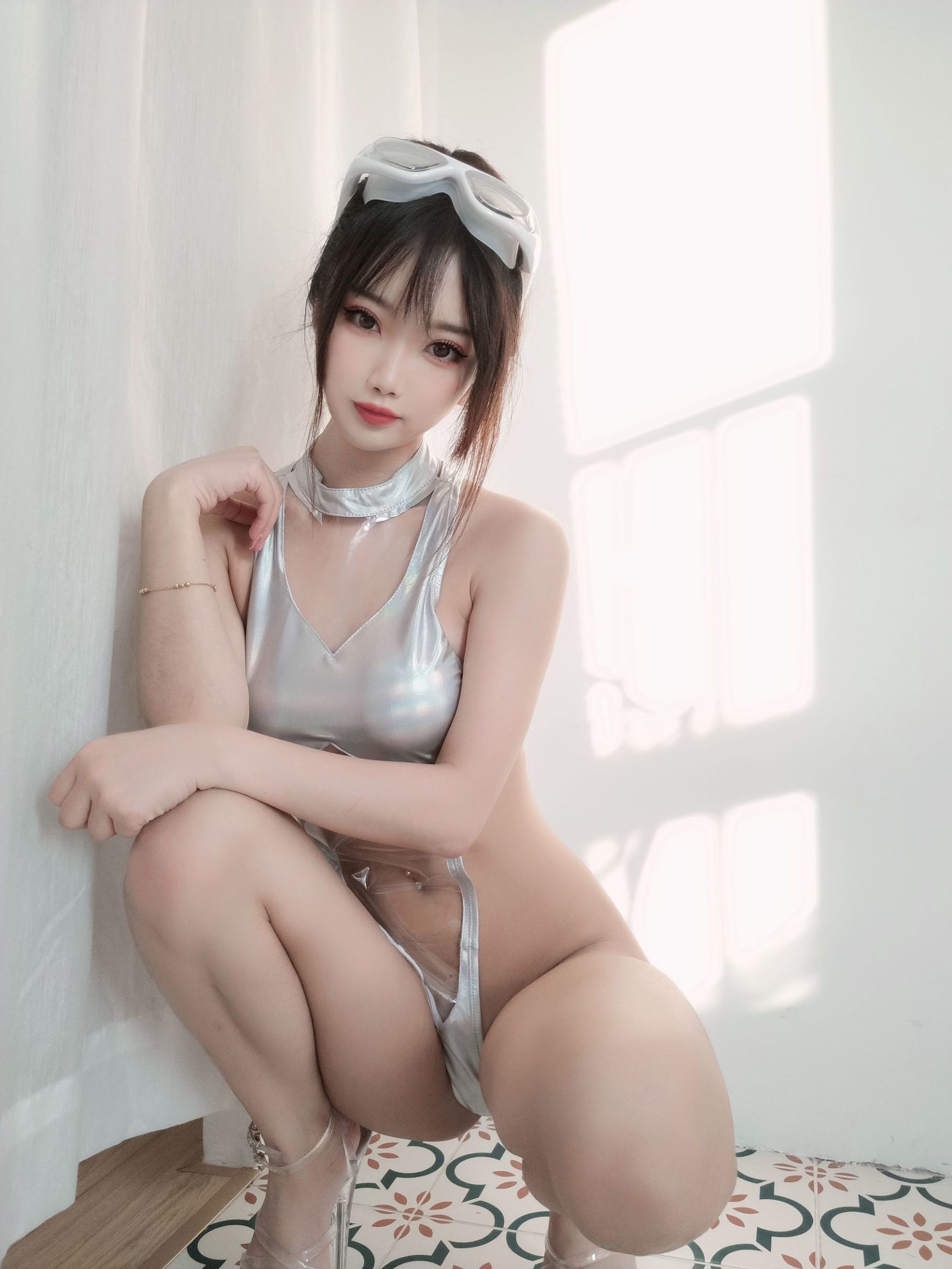 ネット紅 COSER] 白くて柔らかい美少女 鬼畜ヤオ - レーザー競泳