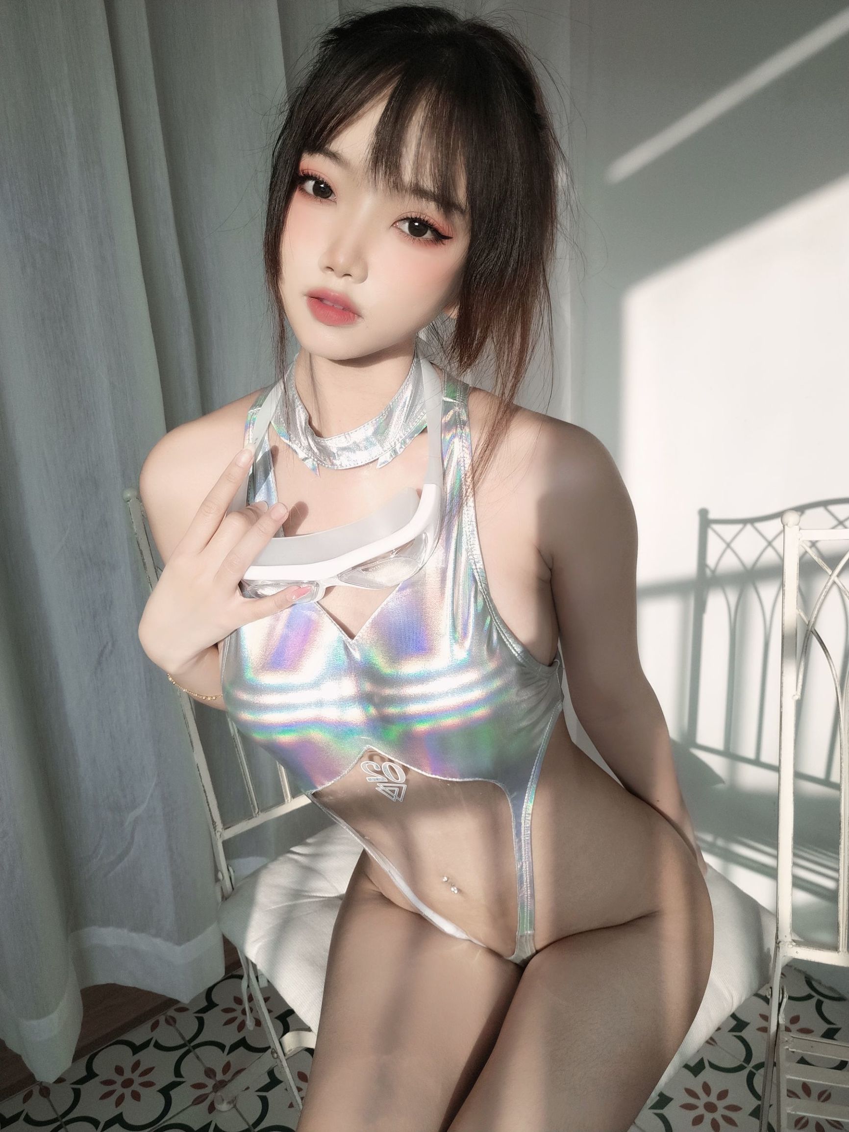 ネット紅 COSER] 白くて柔らかい美少女 鬼畜ヤオ - レーザー競泳