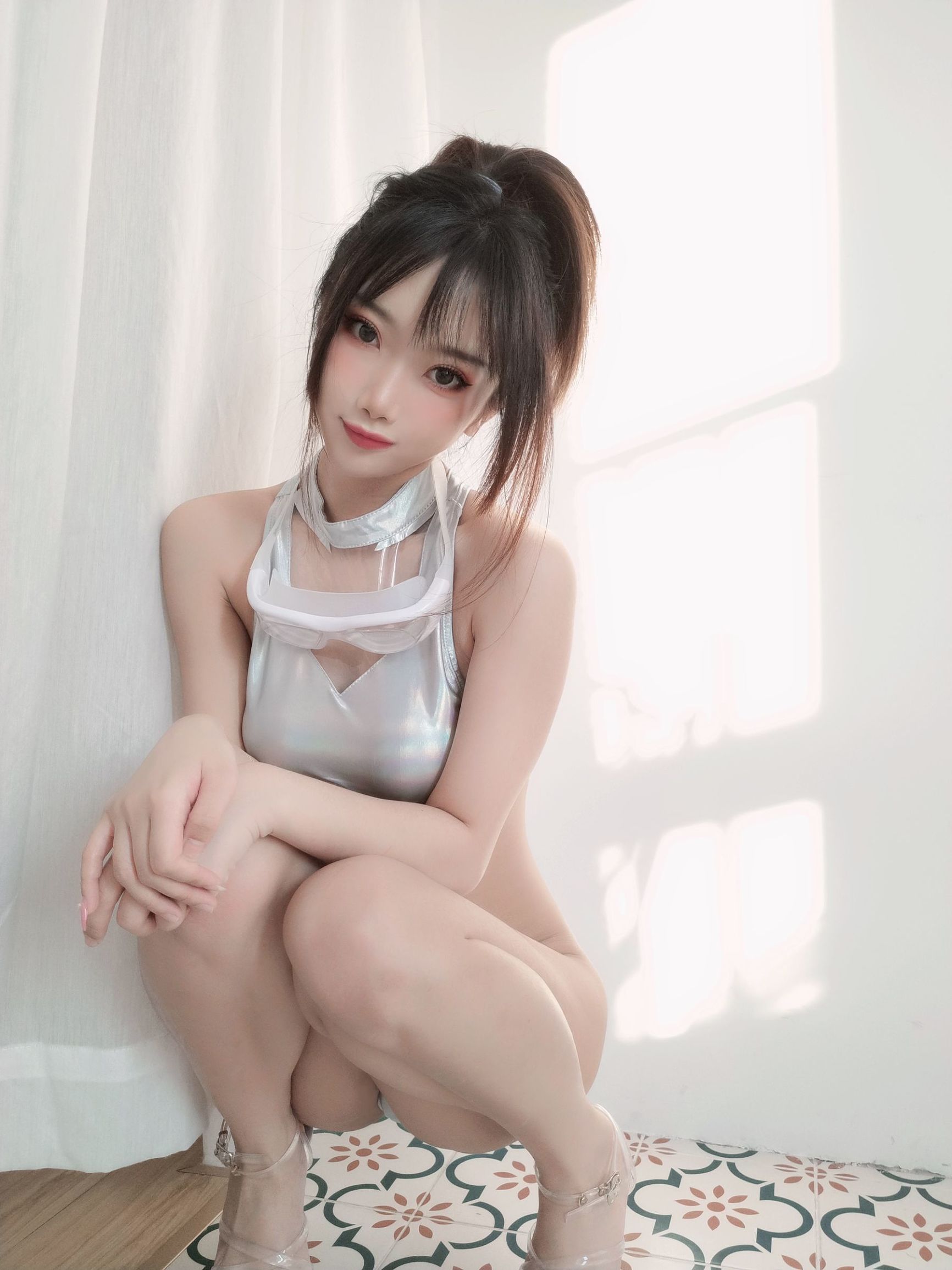 ネット紅 COSER] 白くて柔らかい美少女 鬼畜ヤオ - レーザー競泳