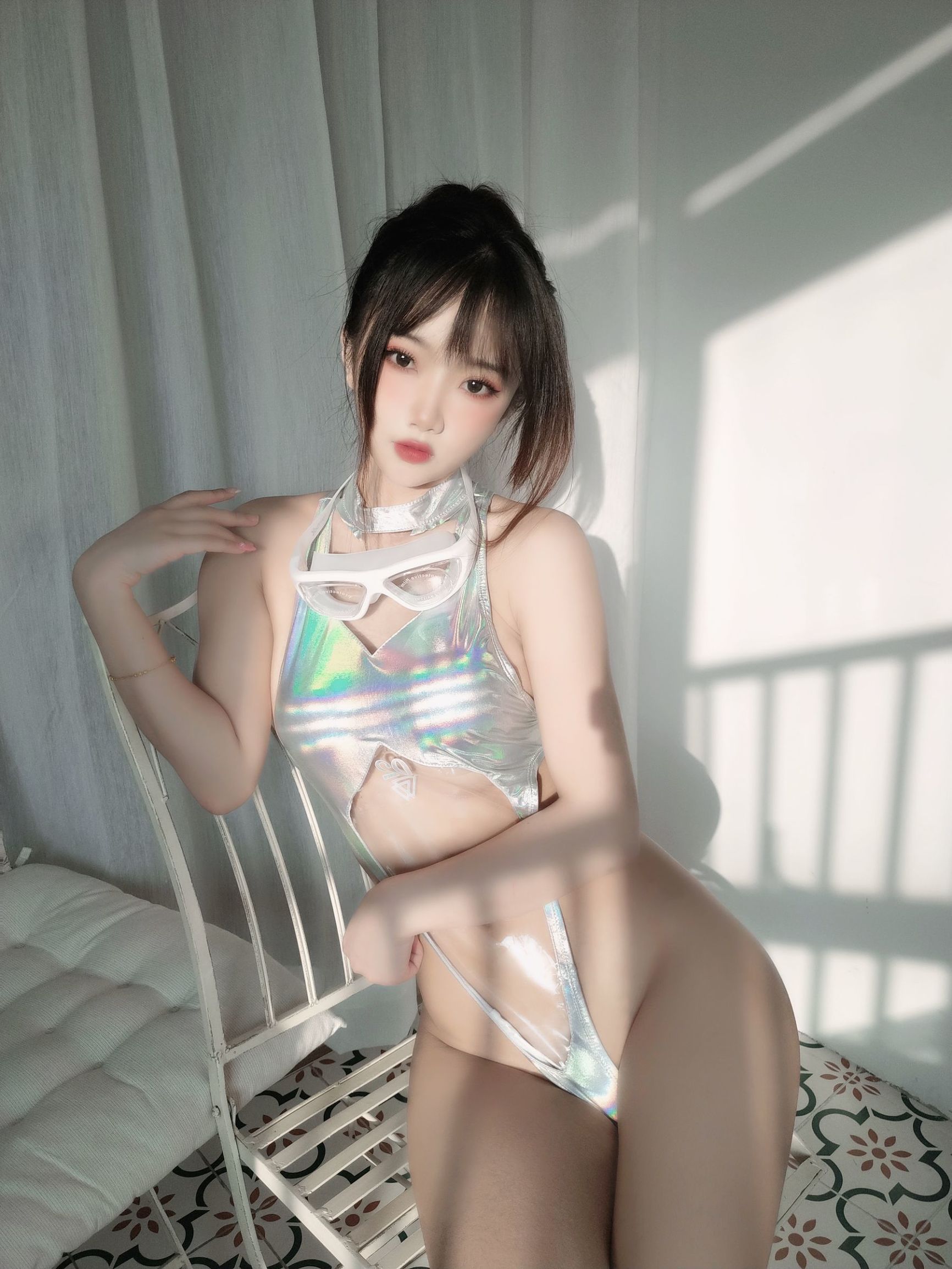 ネット紅 COSER] 白くて柔らかい美少女 鬼畜ヤオ - レーザー競泳