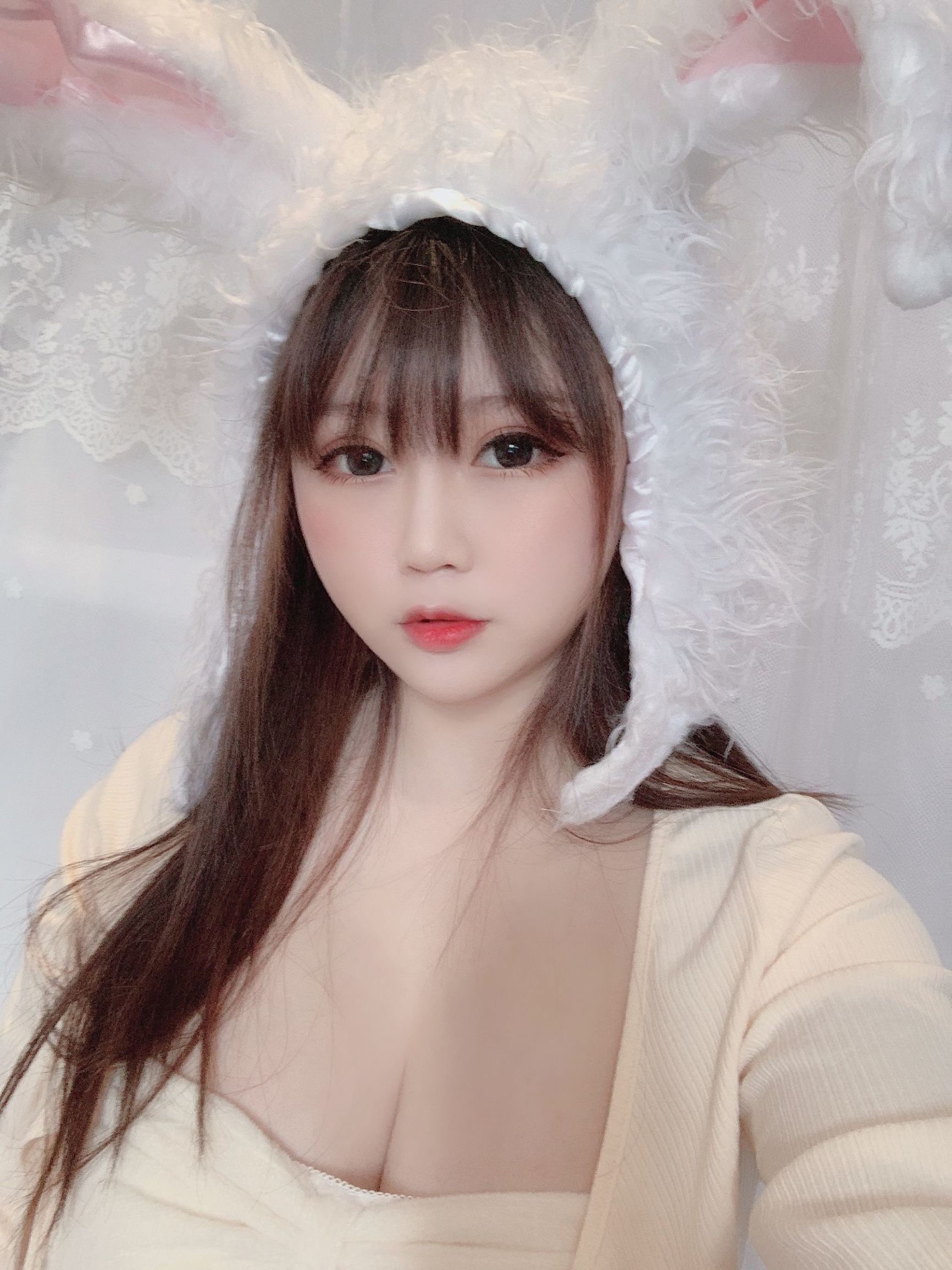 Internet Celebrity COSER] Peach Girl is Yijiang ya - Little White Rabbit