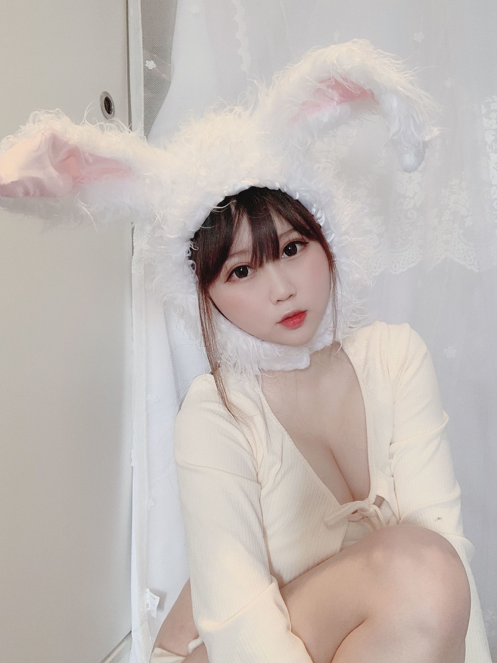 Internet Celebrity COSER] Peach Girl is Yijiang ya - Little White Rabbit