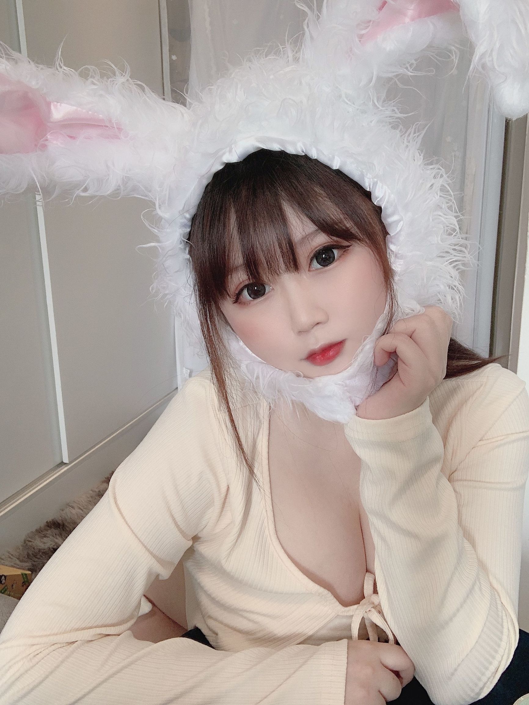Internet Celebrity COSER] Peach Girl is Yijiang ya - Little White Rabbit