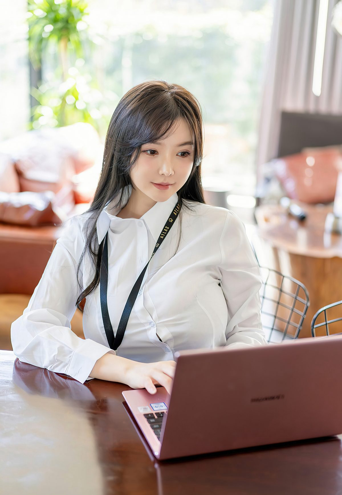糯美子2021辦公室裡的誘惑制服黑絲性感屁股翹臀美少婦