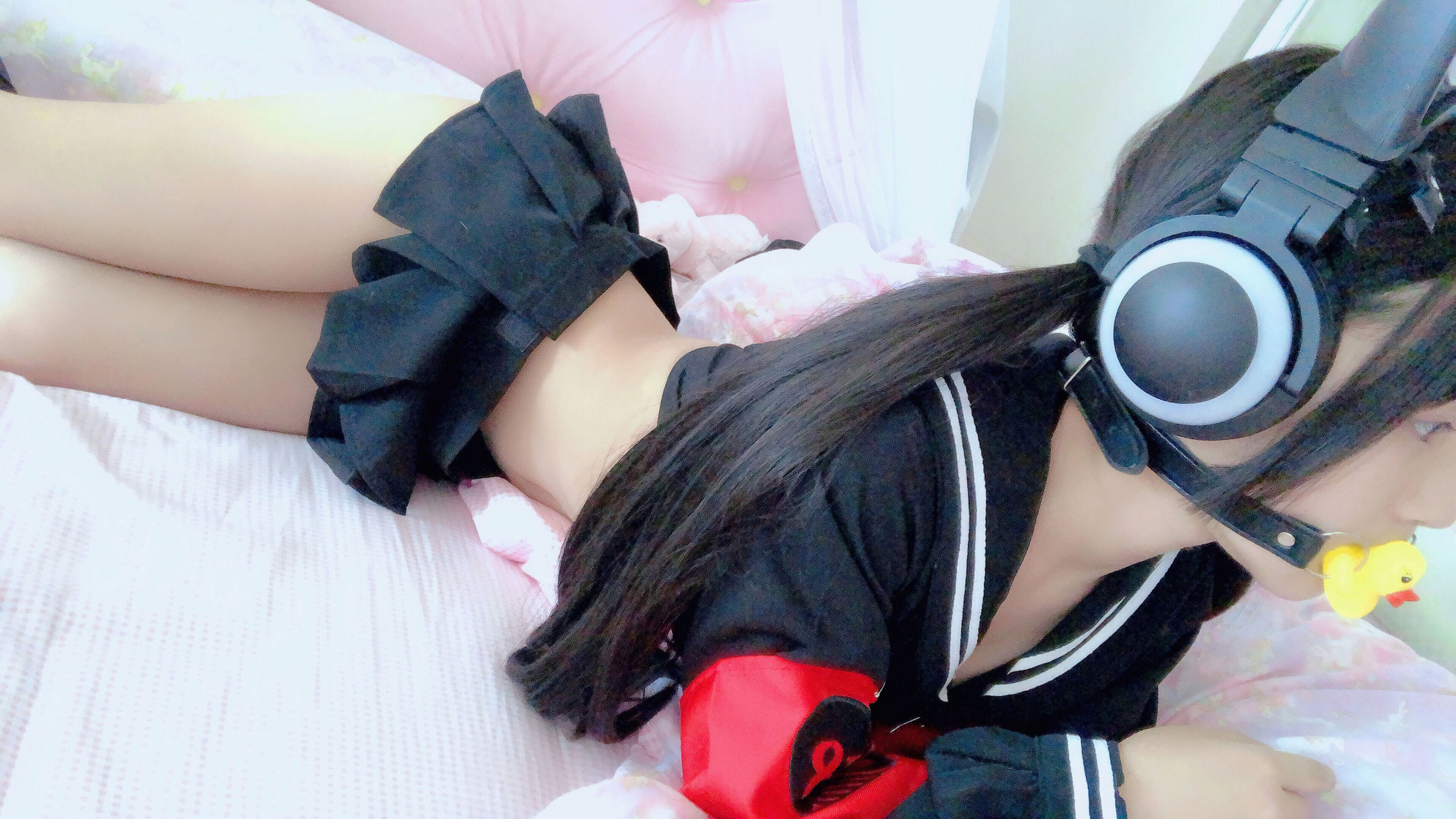 Internet Celebrity Cosplayer Sakurai Ningning - Half-Breast Uniform