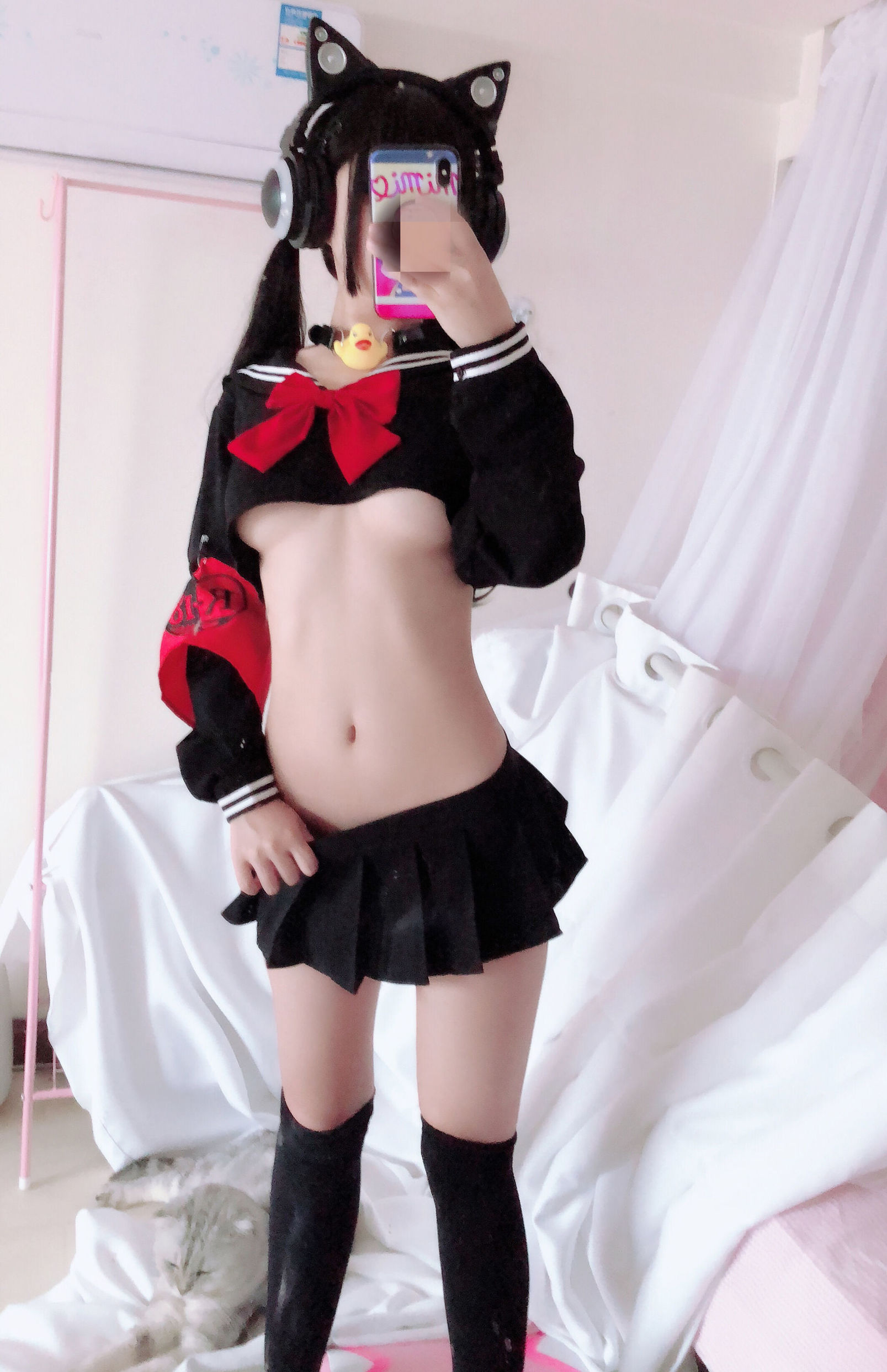 Internet Celebrity Cosplayer Sakurai Ningning - Half-Breast Uniform