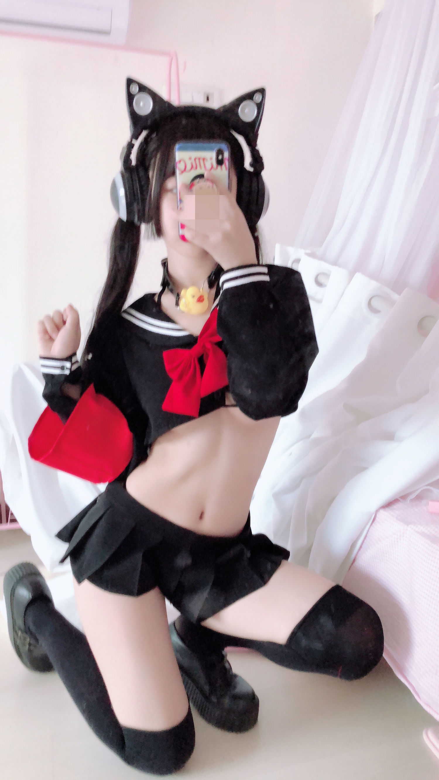 Internet Celebrity Cosplayer Sakurai Ningning - Half-Breast Uniform