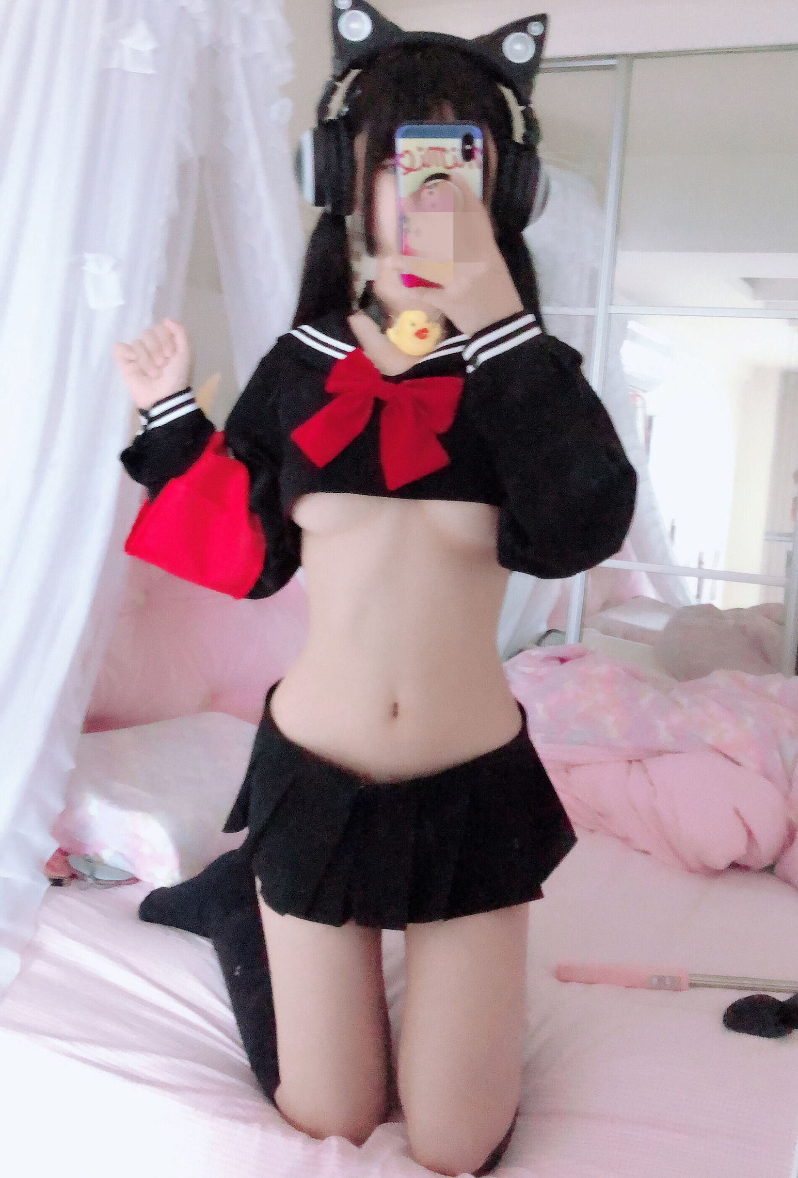 Internet Celebrity Cosplayer Sakurai Ningning - Half-Breast Uniform