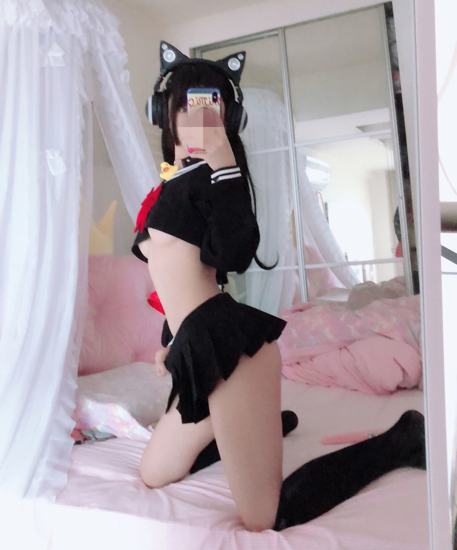 Internet Celebrity Cosplayer Sakurai Ningning - Half-Breast Uniform