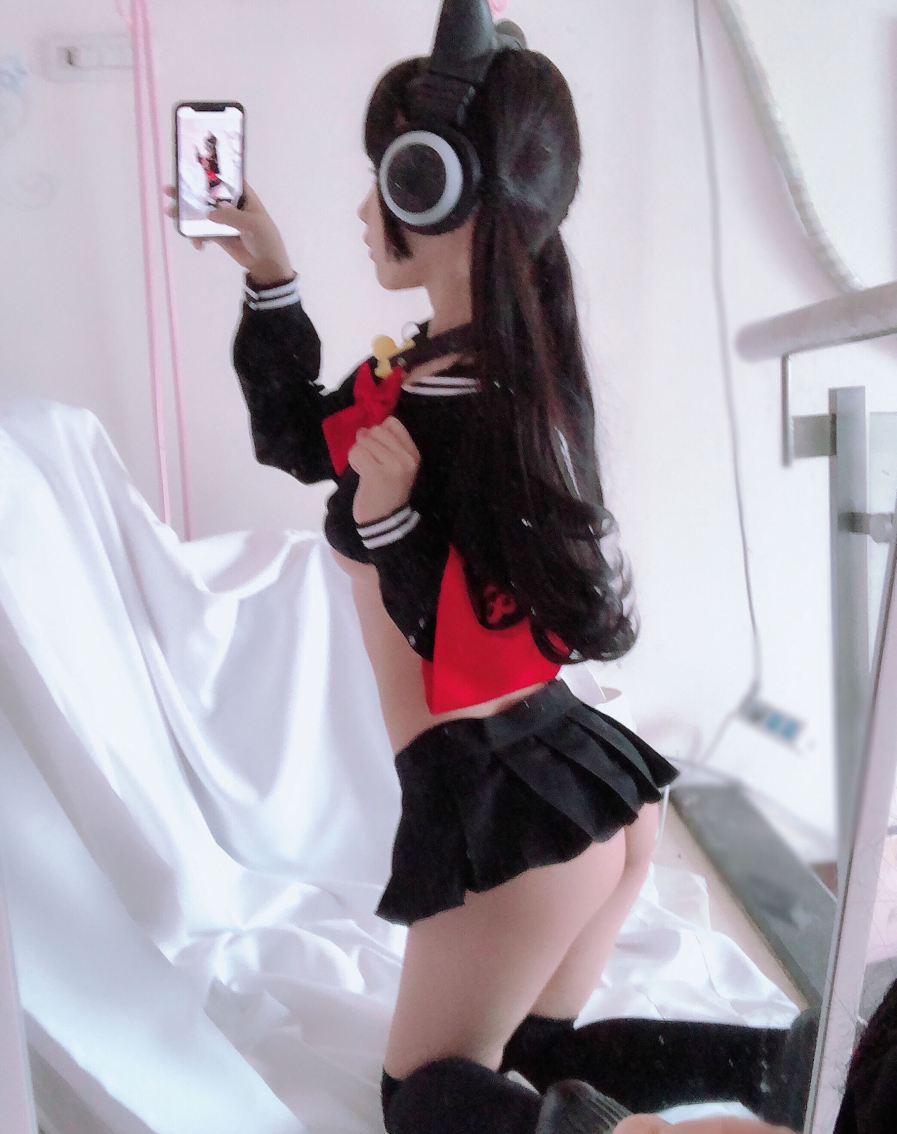 Internet Celebrity Cosplayer Sakurai Ningning - Half-Breast Uniform