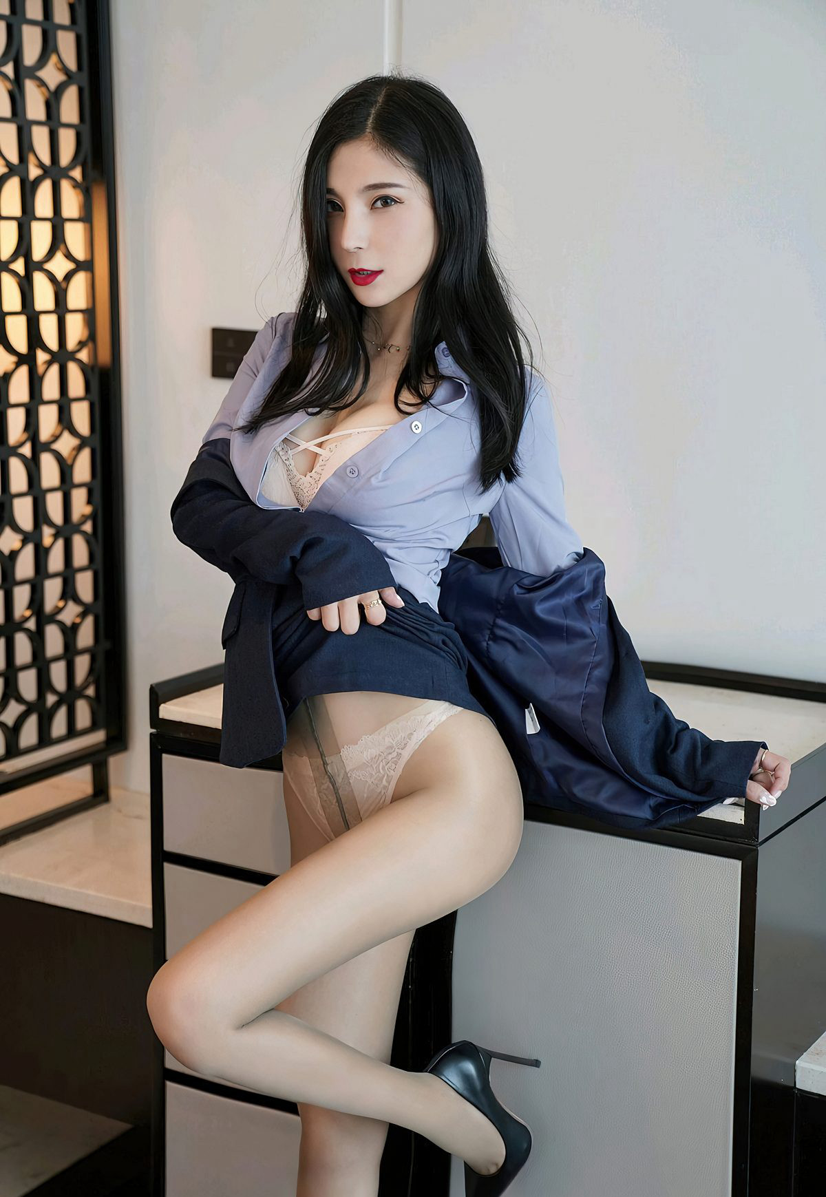小蛮妖の肉色ストッキングを脱ぐ高跟靴制服の誘惑2021 愛の美女たちへ 皆さん新年おめでとう！
