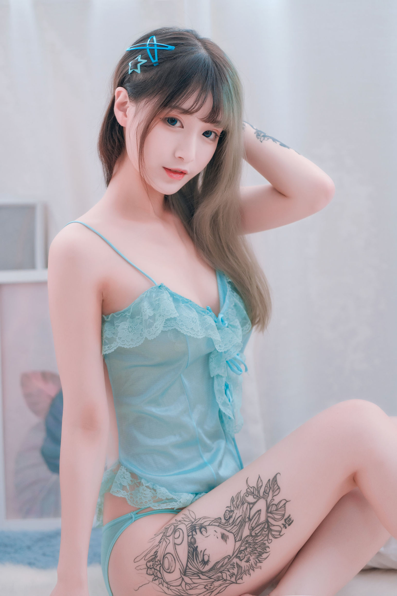 [网红COSER] 动漫博主铁板烧鬼舞w - 露背