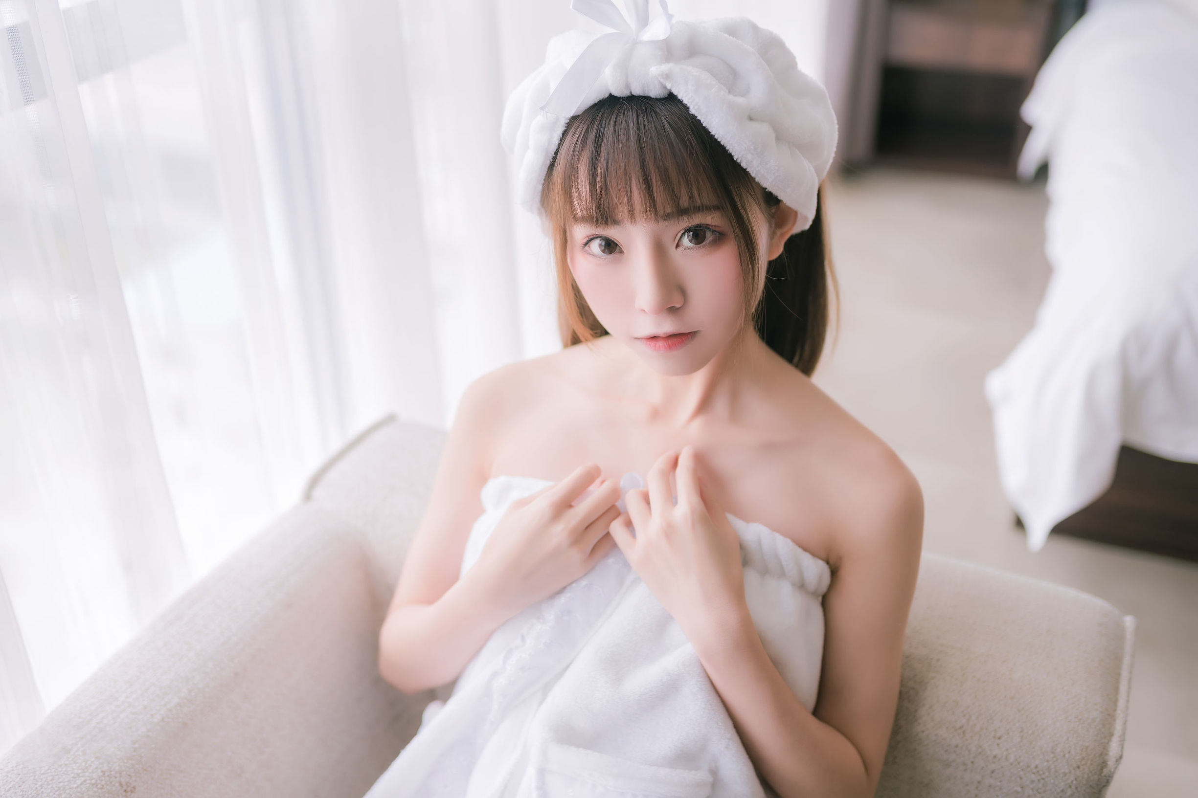 Internet Celebrity Cosplayer] Anime Blogger Kitaro_绮太郎 - Pure White Bath Towel