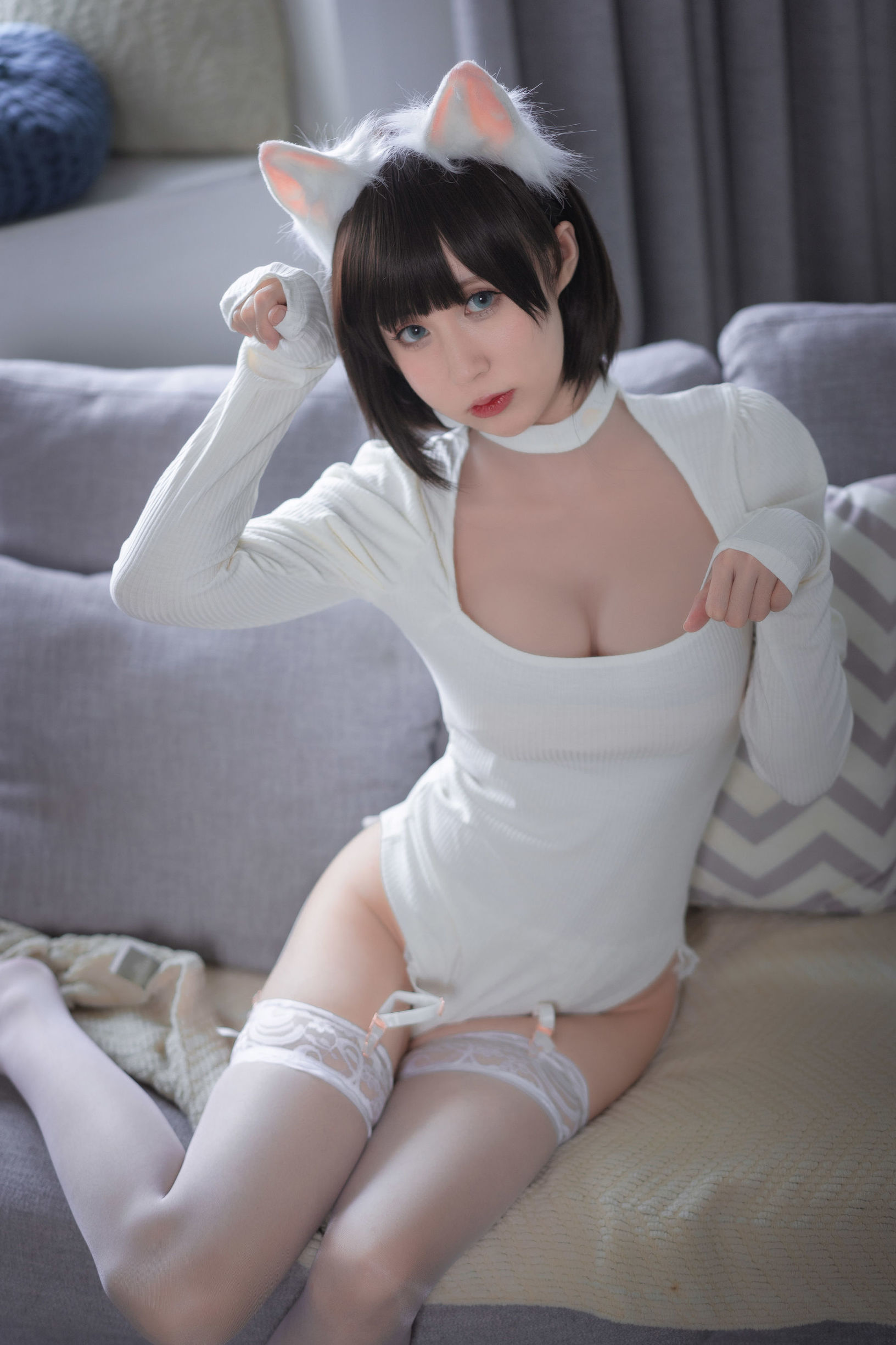 Cosplayer Nổi Tiếng Trên Mạng] Tây Viên Tự Nam Ca - Mèo Trắng Áo Liền Thân Trắng