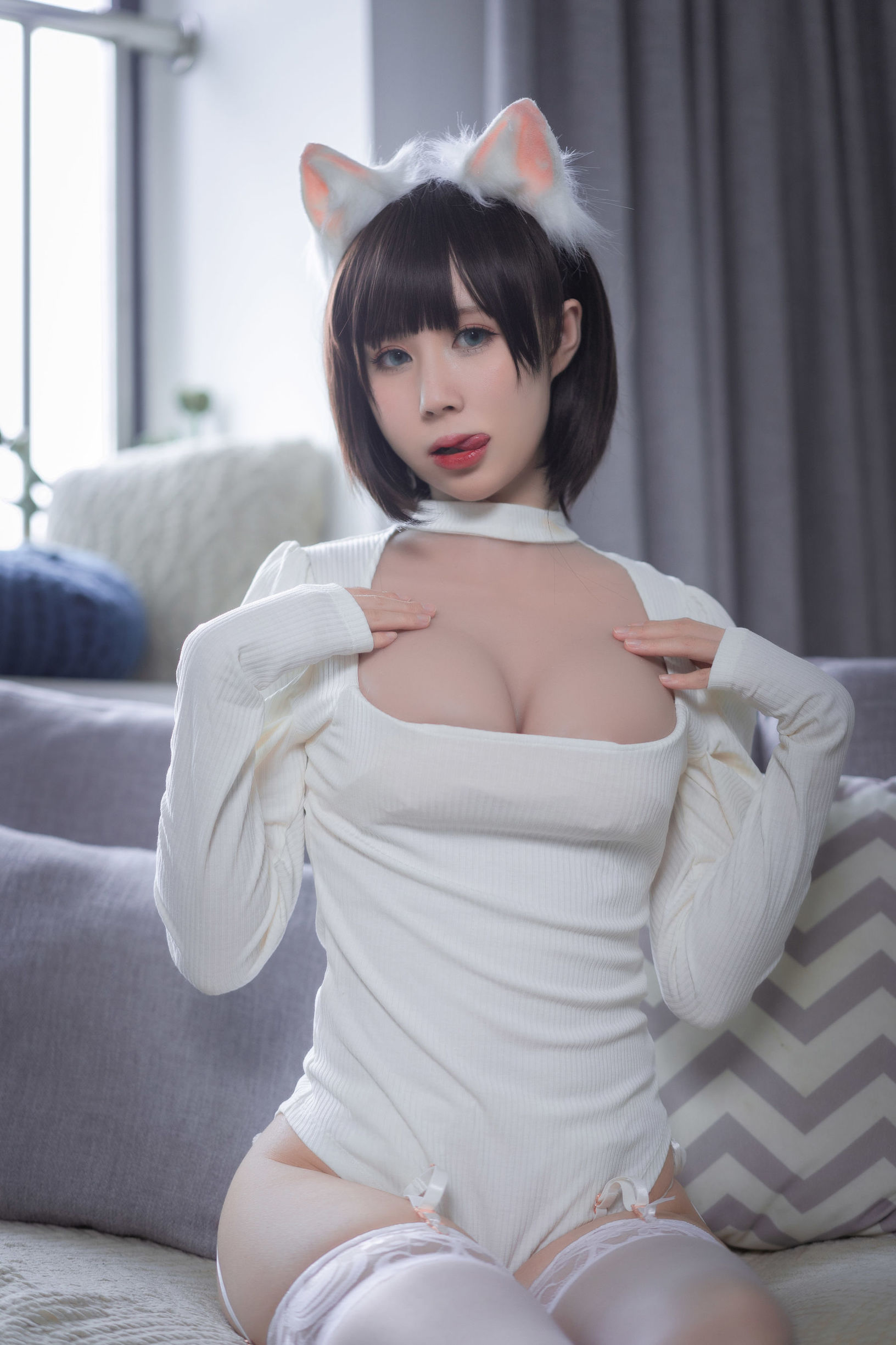 Cosplayer Nổi Tiếng Trên Mạng] Tây Viên Tự Nam Ca - Mèo Trắng Áo Liền Thân Trắng