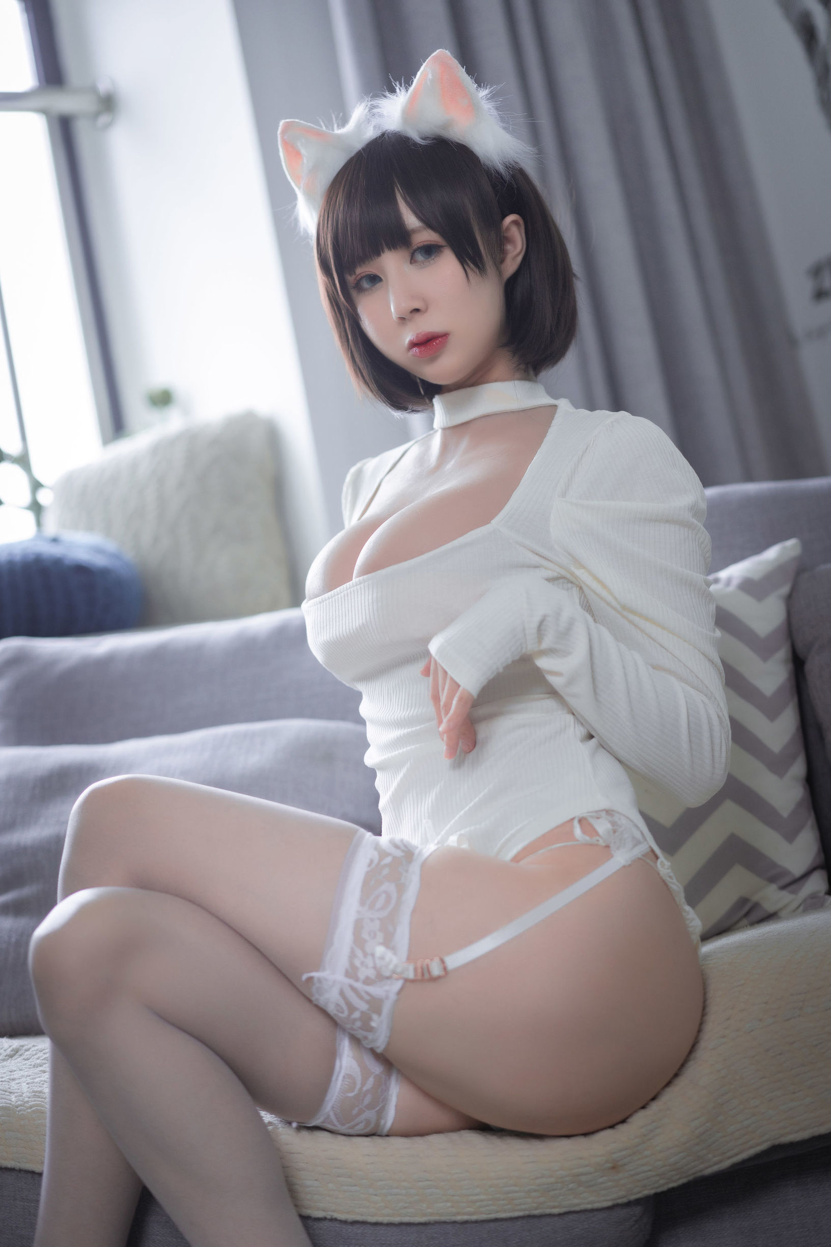 Cosplayer Nổi Tiếng Trên Mạng] Tây Viên Tự Nam Ca - Mèo Trắng Áo Liền Thân Trắng
