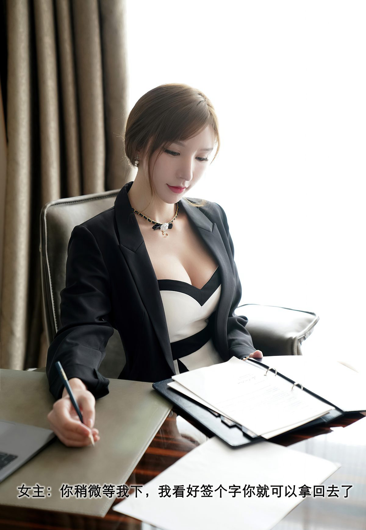 Zhou Yu Xi Sandy2021 gợi cảm thịt tơ chân ngọc chân đẹp đồng phục thư ký quyến rũ tư thế vào