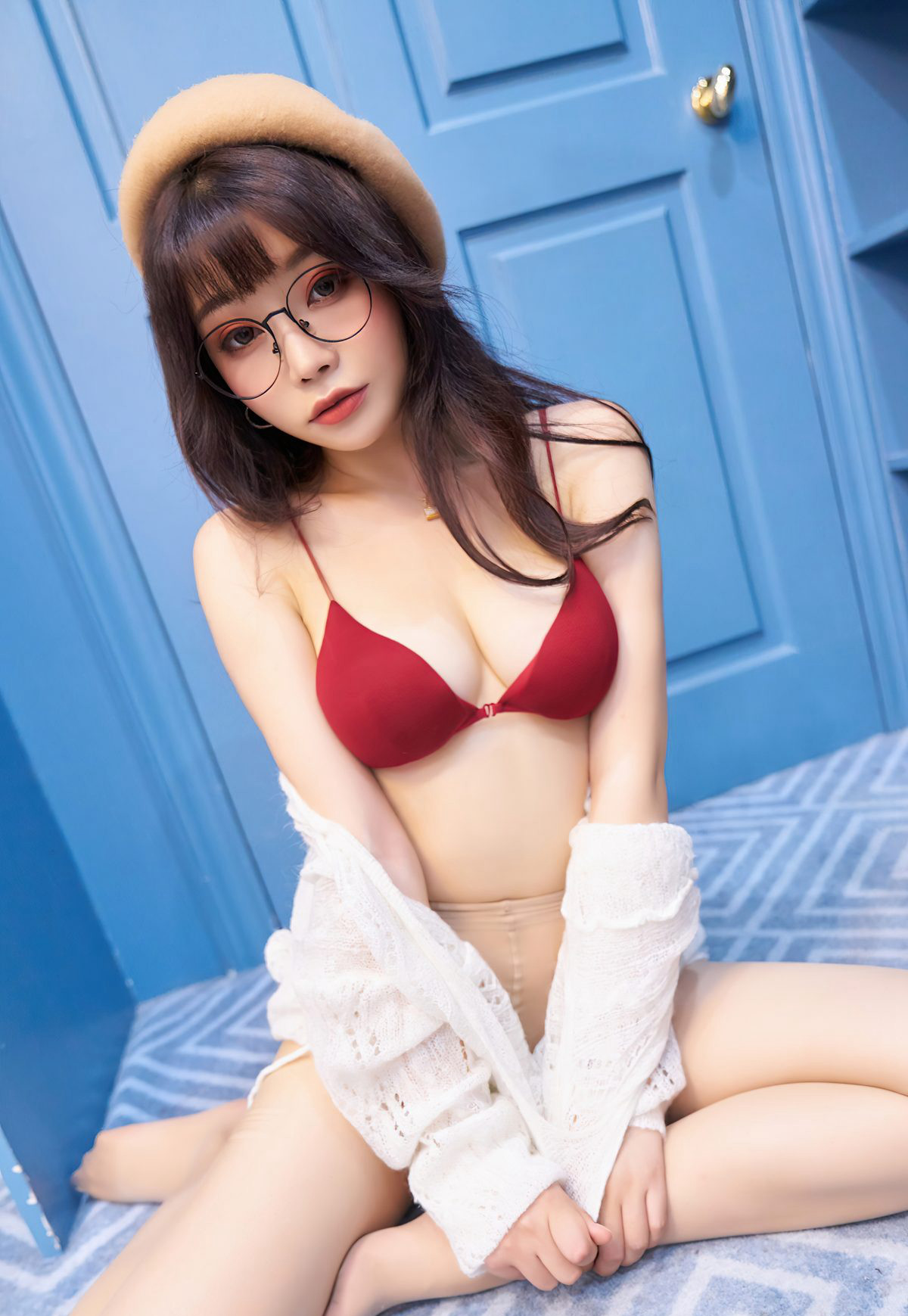 Zhi Zhi Booty: Extreme Quality Beautiful Legs, Flesh-Colored Stockings, Jade Feet, Sexy Large Bust – 2021 Latest Photo Collection
