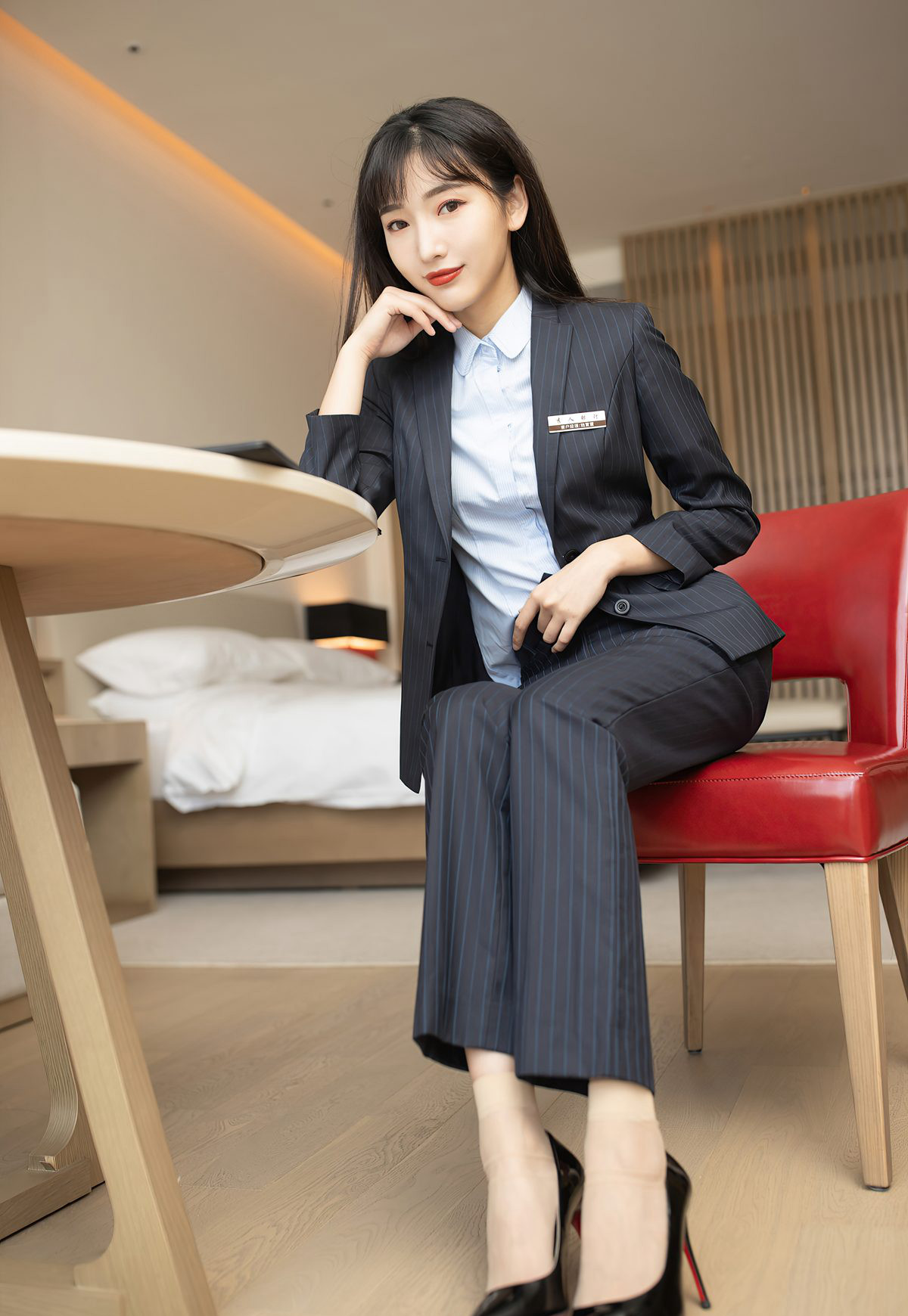 陸萱萱2021瘦瘦的妹子超薄肉絲美腿高清玉足制服祕書